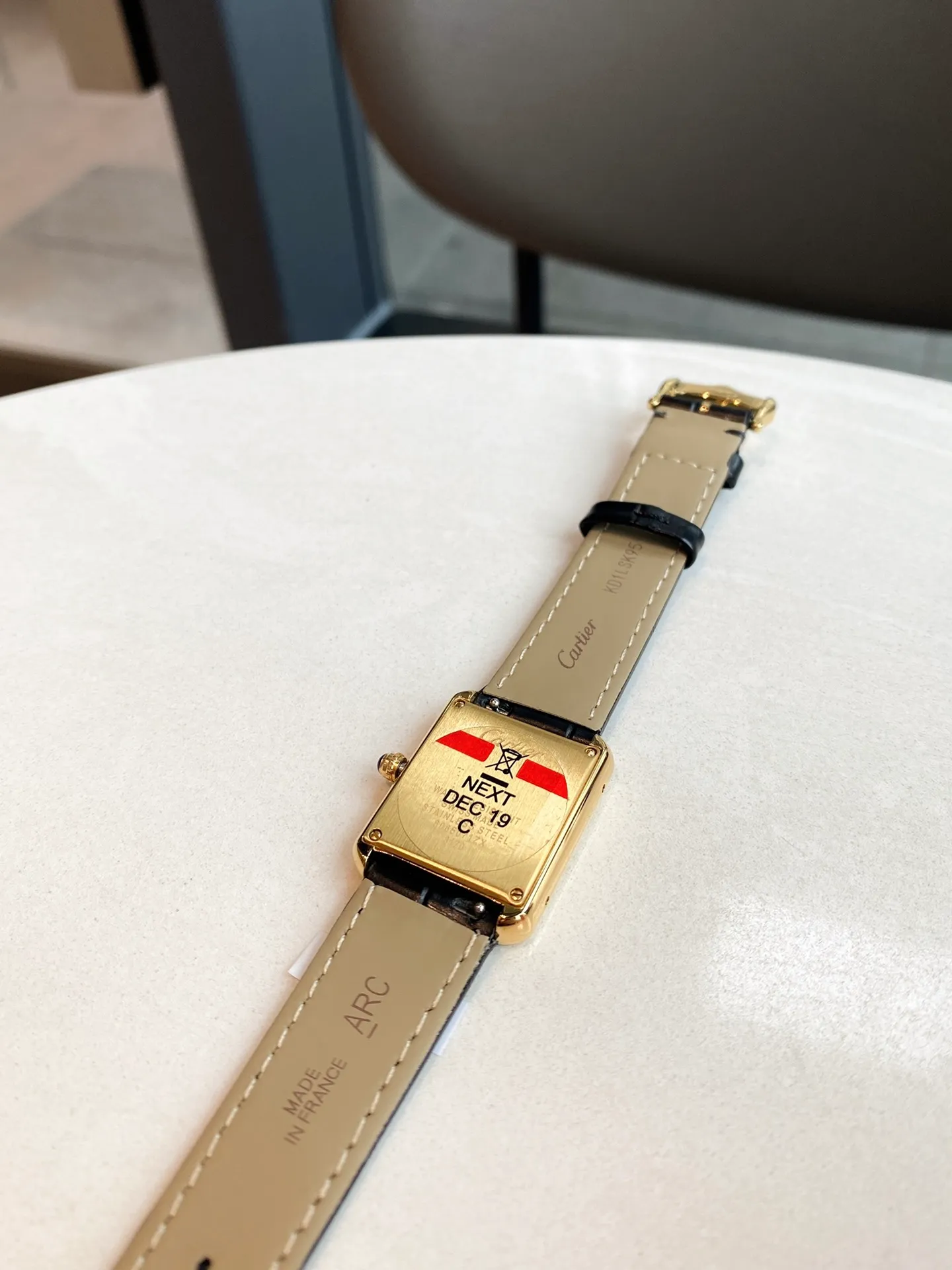【Foreign trade import】💰1040! Cartier tank series retro watch TANK tank series! The lettering adopts three-dimensional protrusion, 316L stainless steel version, couple watch, imported Swiss movement, three codes in one. Medium size 27MMX34MM, small size 24MMX31MM. The details are polished, the color of the hands, the curvature of the handle, the original pebbled leather belt, the original stainless steel belt, with sticker code, color distribution: white shell, gold shell, rose gold shell, strap colors are complete! Imported Swiss movement, Sapphire TankSolo’s ingenuity is worth owning!