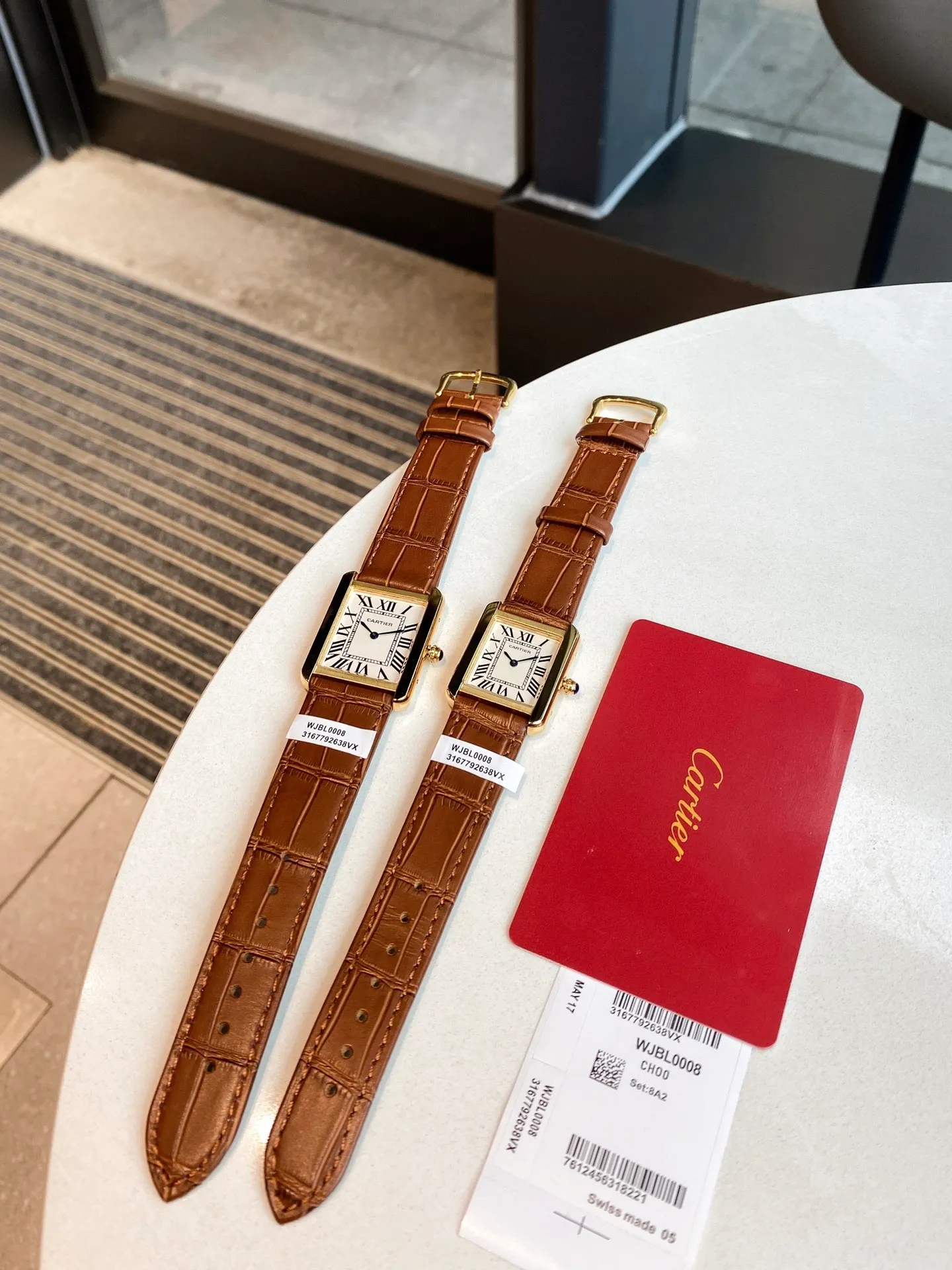 【Foreign trade import】💰1040! Cartier tank series retro watch TANK tank series! The lettering adopts three-dimensional protrusion, 316L stainless steel version, couple watch, imported Swiss movement, three codes in one. Medium size 27MMX34MM, small size 24MMX31MM. The details are polished, the color of the hands, the curvature of the handle, the original pebbled leather belt, the original stainless steel belt, with sticker code, color distribution: white shell, gold shell, rose gold shell, strap colors are complete! Imported Swiss movement, Sapphire TankSolo’s ingenuity is worth owning!
