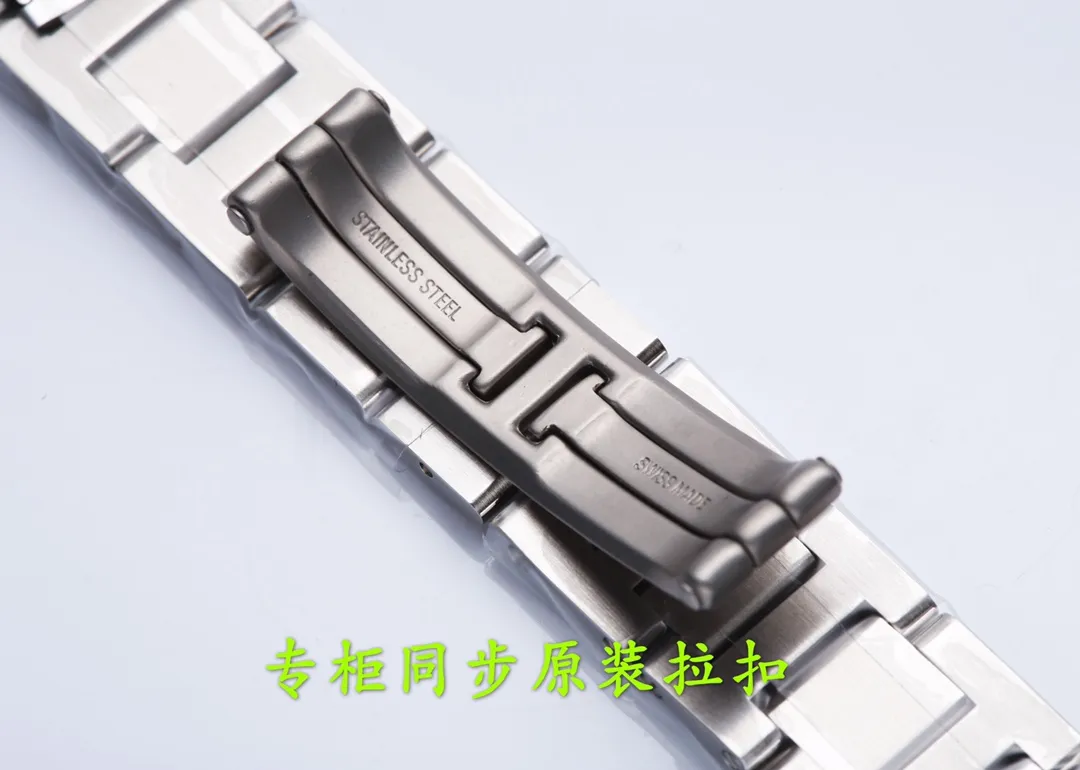 【Customized all-in-one machine】💰1720! 【Top replica】💰2800! Cartier Blue Balloon 262053xx3653 women's watch, size 33MM, exclusive source on the market, double-shaped sapphire crystal glass, high-definition sun pattern silver-plated panel, burnt steel blue needle quenched at 1600 degrees Celsius , the drum-shaped head gem is full of blue light, and no matter how beautiful a watch is, it will be in vain if the movement is not good. Cartier is a well-known hot commodity in the purchasing circle, especially the Cartier Blue Balloon. As one of the most popular watches in the watch circle, it has always maintained its standing position. But its long history still cannot conceal its edge. , durable and never outdated, exclusive supply, this model is truly perfect in every detail regardless of "appearance" or "inside"! The original design of the mechanical watch is rich in connotation, the favorite of beautiful girls. Taiwan factory v6 blue balloon. [Case] In order to pursue the original flawless luster, the mirror polished On the basis of light, ultrasonic polishing technology is added, instead of pressing with a mold. [Literal] The chrysanthemum pattern is super clear, the Roman printing ink has a three-dimensional effect, and the edges of the font are neat and have no burrs. [Hands] Use top-grade burnt steel blue hands with the best hardness. [The handle] is made of the same material as the original - synthetic spinel (which can be understood as blue sapphire crystal glass). The color and transparency are impeccable. After complicated grinding adjustments, the handle data is consistent with the original, and it has reached the universal interchange level. The handle will not lose blue after the upgrade. Gemstone. [Bottom cover] The screws on the upgraded bottom cover are smooth and smooth. The fonts on the bottom cover are deeper and the fonts are as bright as the original ones. [Watch strap] The buckle is tight and polished in place. The movement is made of TOP-grade polished Swiss 157 quartz movement. Focus is an attitude, produced by JH!