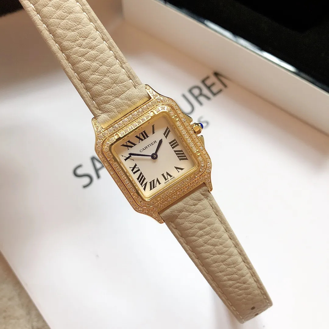 【Foreign trade import】💰1240! Cartier Panthère de Cartier cheetah watch, gorgeous and unruly, is the aesthetic style conveyed by Panthère de Cartier cheetah. Its lines are smooth, charming, soft and docile on the wrist, as if dancing on the skin. The unique shape highlights a mature, elegant, confident and attractive female image. The case is one-piece, 27mm medium size, equipped with original Swiss quartz movement, 316L stainless steel case, crown set with a synthetic blue spinel, silver-plated dial, sword-shaped blue steel hands