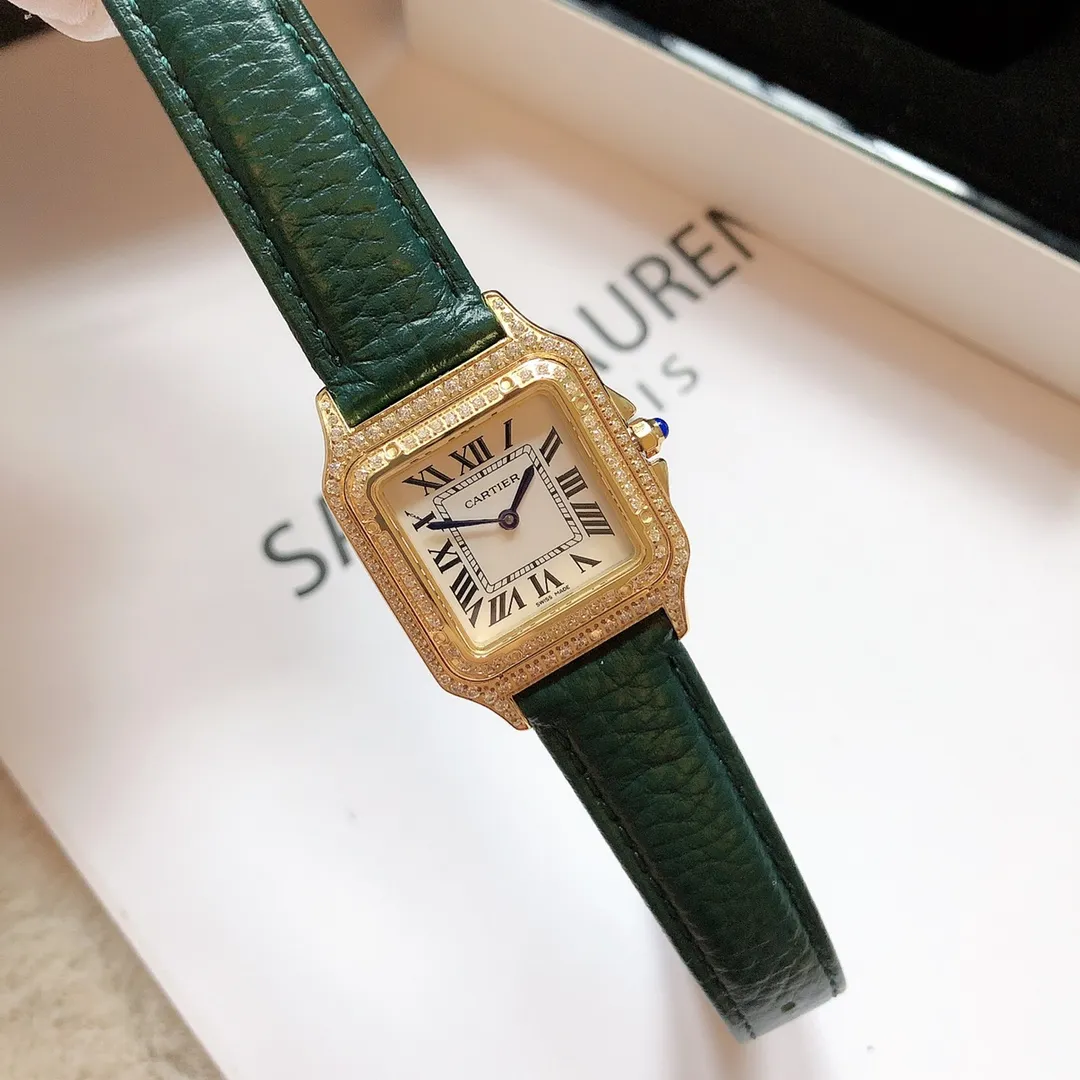 【Foreign trade import】💰1240! Cartier Panthère de Cartier cheetah watch, gorgeous and unruly, is the aesthetic style conveyed by Panthère de Cartier cheetah. Its lines are smooth, charming, soft and docile on the wrist, as if dancing on the skin. The unique shape highlights a mature, elegant, confident and attractive female image. The case is one-piece, 27mm medium size, equipped with original Swiss quartz movement, 316L stainless steel case, crown set with a synthetic blue spinel, silver-plated dial, sword-shaped blue steel hands