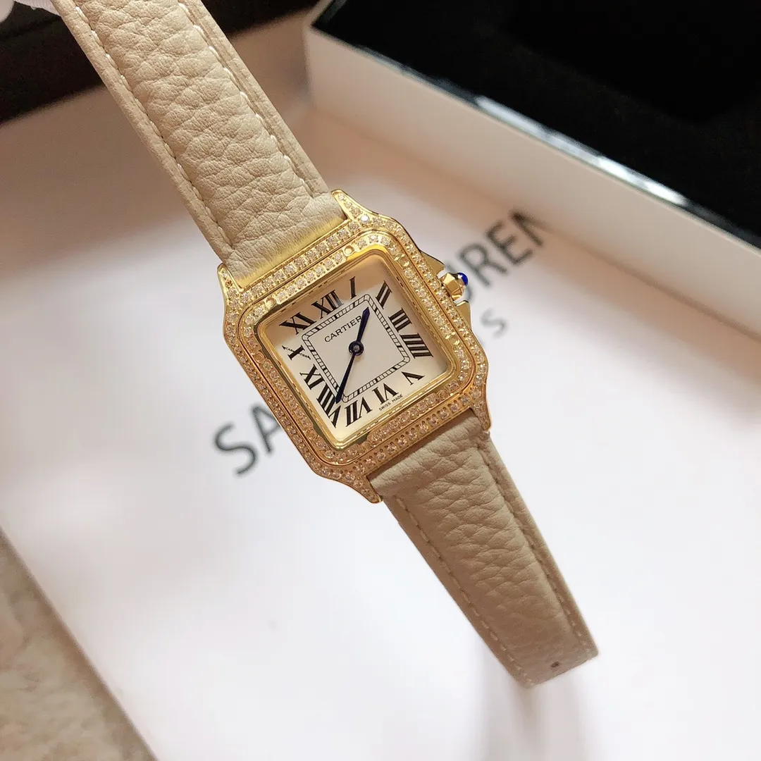 【Foreign trade import】💰1240! Cartier Panthère de Cartier cheetah watch, gorgeous and unruly, is the aesthetic style conveyed by Panthère de Cartier cheetah. Its lines are smooth, charming, soft and docile on the wrist, as if dancing on the skin. The unique shape highlights a mature, elegant, confident and attractive female image. The case is one-piece, 27mm medium size, equipped with original Swiss quartz movement, 316L stainless steel case, crown set with a synthetic blue spinel, silver-plated dial, sword-shaped blue steel hands