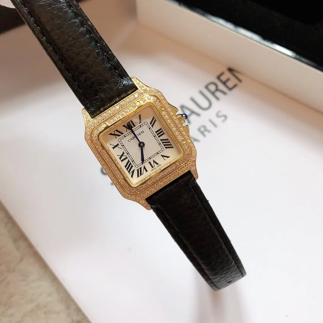 【Foreign trade import】💰1240! Cartier Panthère de Cartier cheetah watch, gorgeous and unruly, is the aesthetic style conveyed by Panthère de Cartier cheetah. Its lines are smooth, charming, soft and docile on the wrist, as if dancing on the skin. The unique shape highlights a mature, elegant, confident and attractive female image. The case is one-piece, 27mm medium size, equipped with original Swiss quartz movement, 316L stainless steel case, crown set with a synthetic blue spinel, silver-plated dial, sword-shaped blue steel hands
