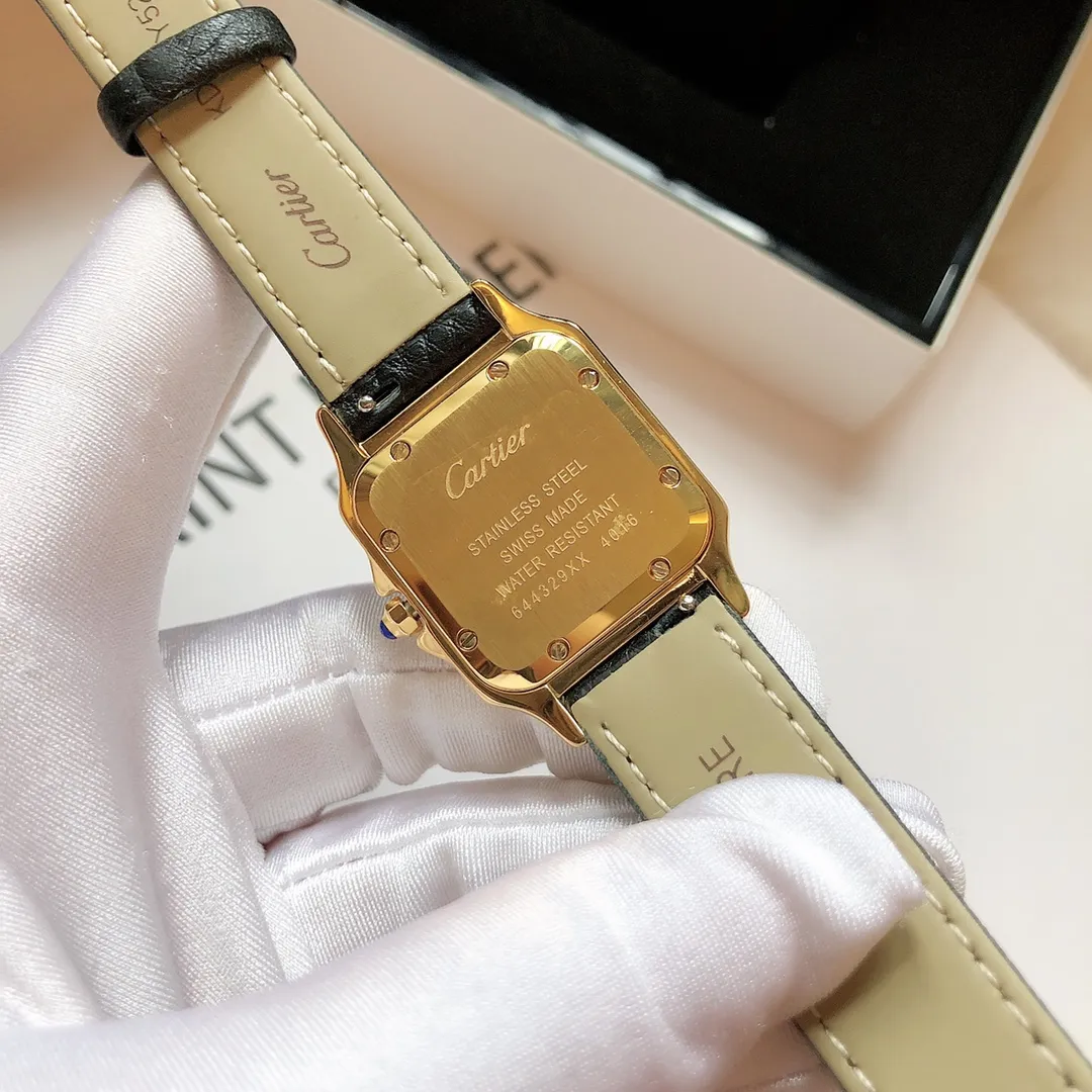 【Foreign trade import】💰1240! Cartier Panthère de Cartier cheetah watch, gorgeous and unruly, is the aesthetic style conveyed by Panthère de Cartier cheetah. Its lines are smooth, charming, soft and docile on the wrist, as if dancing on the skin. The unique shape highlights a mature, elegant, confident and attractive female image. The case is one-piece, 27mm medium size, equipped with original Swiss quartz movement, 316L stainless steel case, crown set with a synthetic blue spinel, silver-plated dial, sword-shaped blue steel hands
