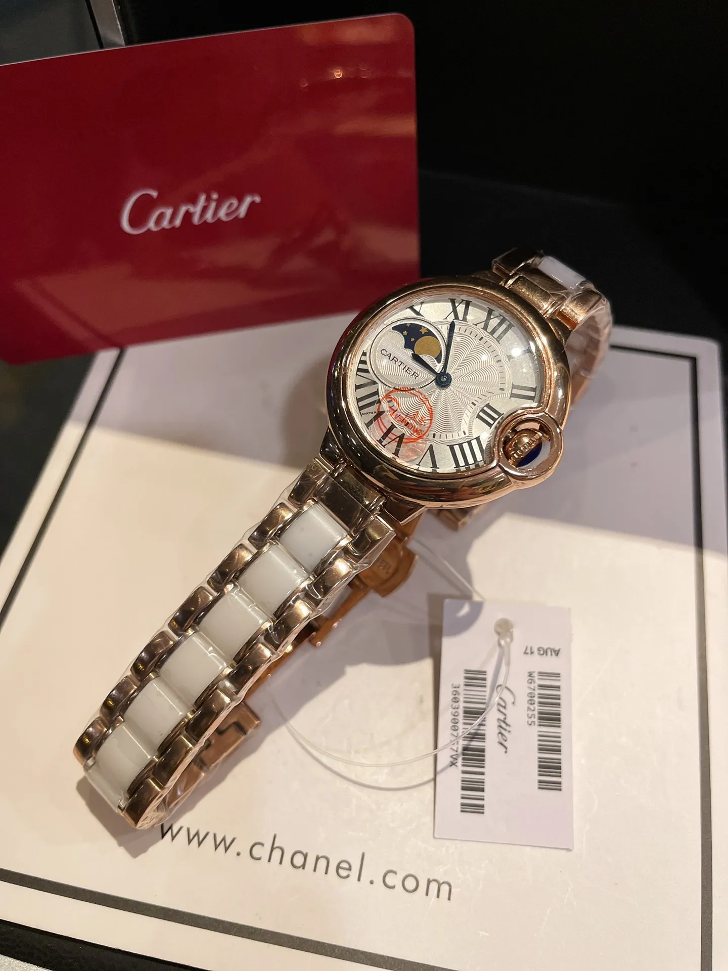 【High-end replica】💰1160! The new fashionable quartz women's model [Cartier] is carefully designed ❤️ versatile and durable to look at 💞 comfortable to wear 💗 popular basket balloon, the aperture has a glossy feel, and the diamond ring has a jewelry feel. It adopts imported quartz movement and is matched with the most fashionable steel band between ceramics. It is gorgeous and unique but not complicated. The whole watch is elegant and harmonious. The dial is retro and has an aristocratic temperament. ❣️ Size 33mm*9mm