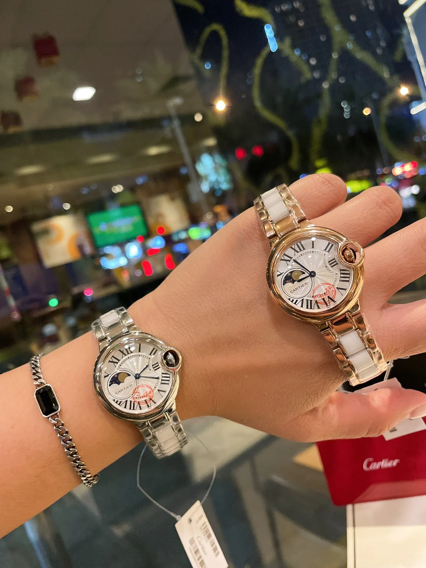 【High-end replica】💰1160! The new fashionable quartz women's model [Cartier] is carefully designed ❤️ versatile and durable to look at 💞 comfortable to wear 💗 popular basket balloon, the aperture has a glossy feel, and the diamond ring has a jewelry feel. It adopts imported quartz movement and is matched with the most fashionable steel band between ceramics. It is gorgeous and unique but not complicated. The whole watch is elegant and harmonious. The dial is retro and has an aristocratic temperament. ❣️ Size 33mm*9mm