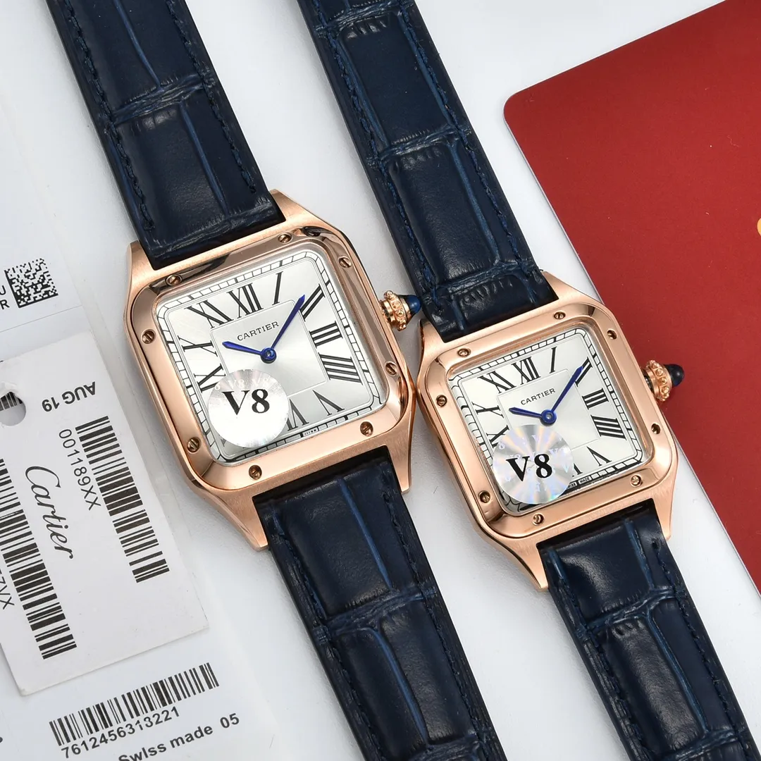 [High-end replica] 💰1120 yuan each! Cartier Santos ultra-thin Dumont series watches, matching watches for couples, unisex models 👫 The workmanship quality of the Taiwan factory is outstanding! Deeply waterproof 👍 Case: 316L stainless steel 3-piece case Glass: Sapphire 💎 crystal mirror Movement: Swiss imported 🇨🇭Swiss quartz Text: Classic Roman numerals, charcoal black, champagne color, sword-shaped blue steel hands Strap: Italian imported first layer 🐂 calfskin strap Buckle: Stainless steel original pin buckle 👍 style buckle Color: dark green blue black gray red Case size: Male (32 mm wide and 43 mm long) Female (28 mm wide and 38 mm long) Thickness: 7 mm.