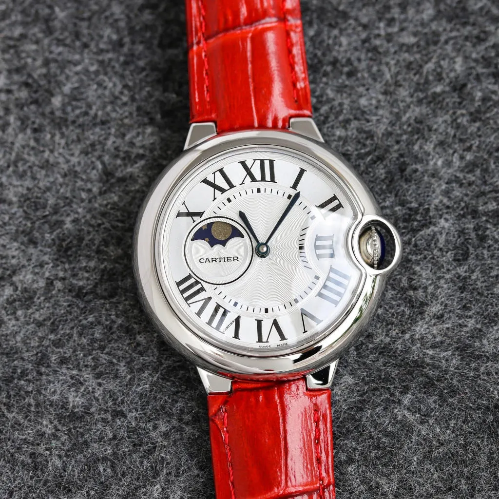 [Taiwan factory blue balloon star series 42, 37 real star functions, with 8217 Japanese movement, Swiss quartz 42, 37, 33, stars are fake functions] 🌹 Cartier blue balloon series, this series of watches is famous for its delicate style and elegant style in the Cartier watchmaking industry. Of course, this watch must have such characteristics. The color of the stainless steel case makes the watch as light as a balloon, and the blue crown seems to have disobediently deviated from the original planned trajectory, like a playful couple. The Roman numerals on the dial look retro and deep, decorated with guilloche patterns and sword-shaped hands. The entire watch gives people a delicate and considerate feel. Isn’t this what couples need? Built-in: Japanese Citizen fully automatic machine, water drop (fish eye bubble) sapphire glass mirror, highly waterproof, burnt steel blue pointer color, head curvature🎈