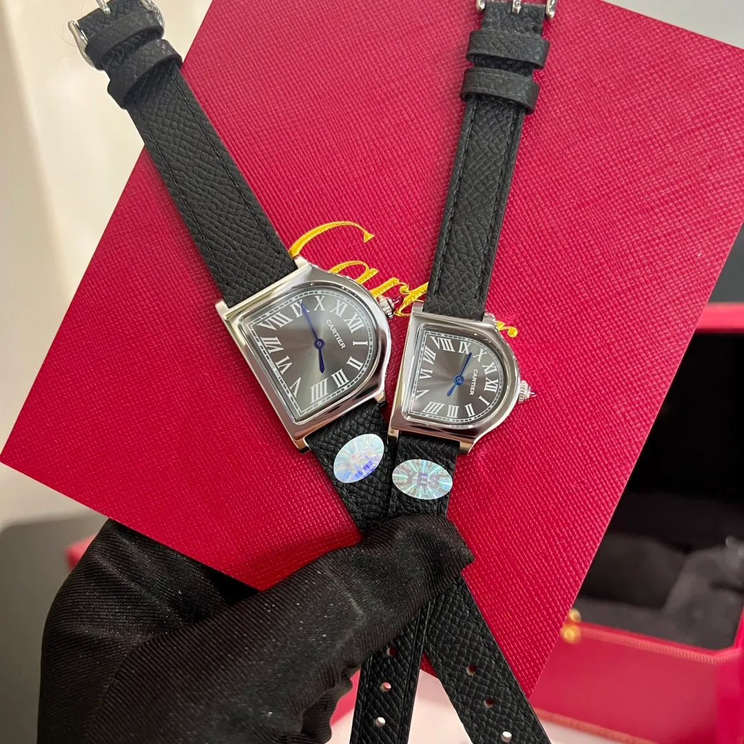 [High-end replica] 💰1120 each! Cartier clock series. The history of the Cartier Cloche watch can be traced back to 1920, and it is one of Cartier's least produced series of works. The watch gets its name from the peculiar shape of the case - it looks like a "desktop bell" when placed horizontally, and Cloche means "bell" in French. This special shape allows the case to stand on the table like a mini clock. Size large 30 mm small 24 mm