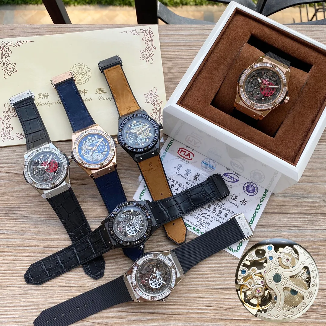 【Foreign trade import】💰1600! Hublot (engraved design) is majestic and extraordinary💪💪 Type: fine men's watch (top quality) Strap: imported rubber & genuine cowhide strap (comfortable and durable) Movement: top mechanical movement (stable travel time) Material: mineral super strong mirror (wear resistance) Exquisite quality Domineering style Noble and generous Grand style Wisdom and exclusivity Size: 43mm in diameter and 12mm in thickness