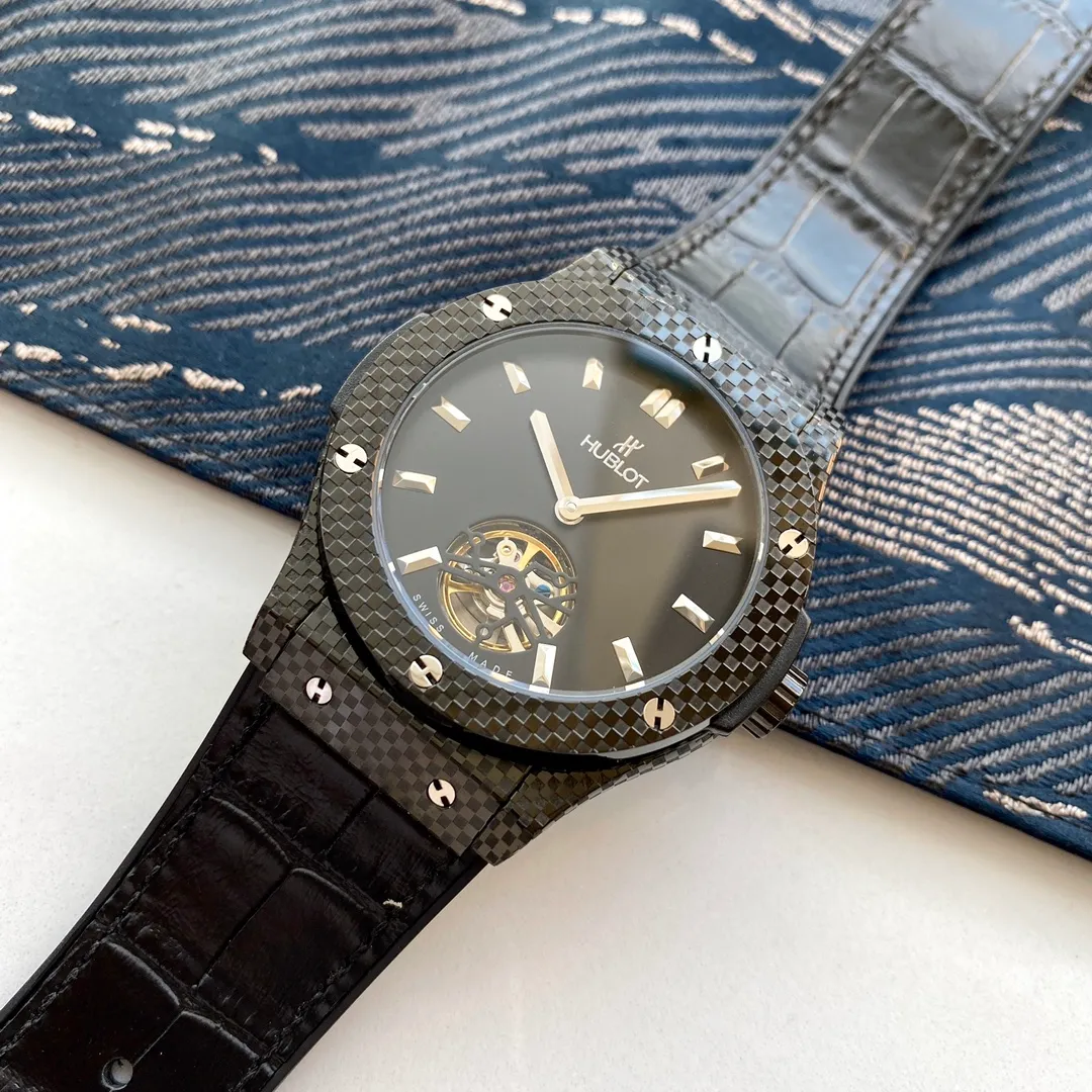 【Foreign Trade Import】💰1520! Hublot (top quality, outstanding debut) 🎉🎉 [Type]: Boutique men's watch (top) exquisite [Strap]: Genuine cowhide/rubber strap (durable) [Movement]: Top mechanical movement (stable) [Material]: Mineral super strong mirror (more wear-resistant) Committed to creating high-quality watches 💪 Exquisite quality and generous style, excellent temperament, wise and exclusive [Size]: 43mm diameter, 12mm thick, hot sale! Welcome to reprint!