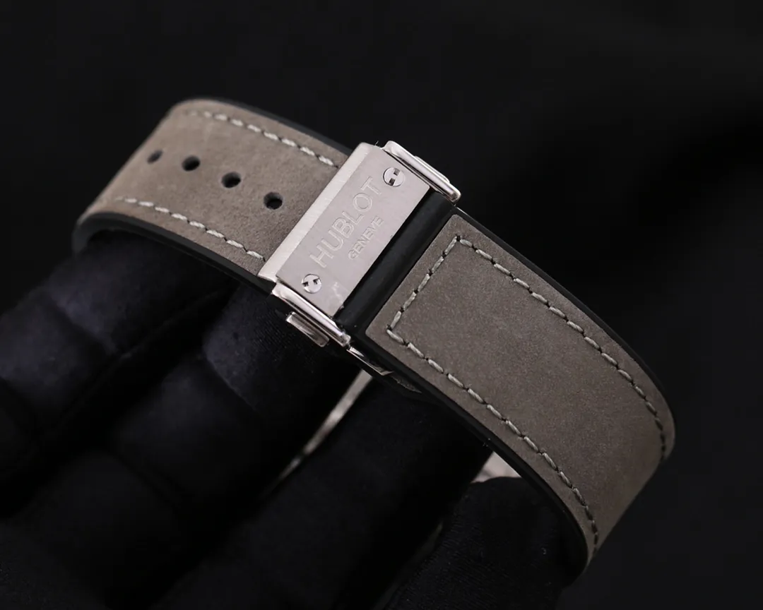 【Foreign trade import】💰2400! Hublot's premium men's watch features a striking hollow design, exquisite craftsmanship, originality, noble atmosphere and gentlemanly style. It adopts a fully automatic mechanical movement, top-grade 316 stainless steel case, natural rubber strap, mineral super mirror, size 44*13. Welcome to reprint!