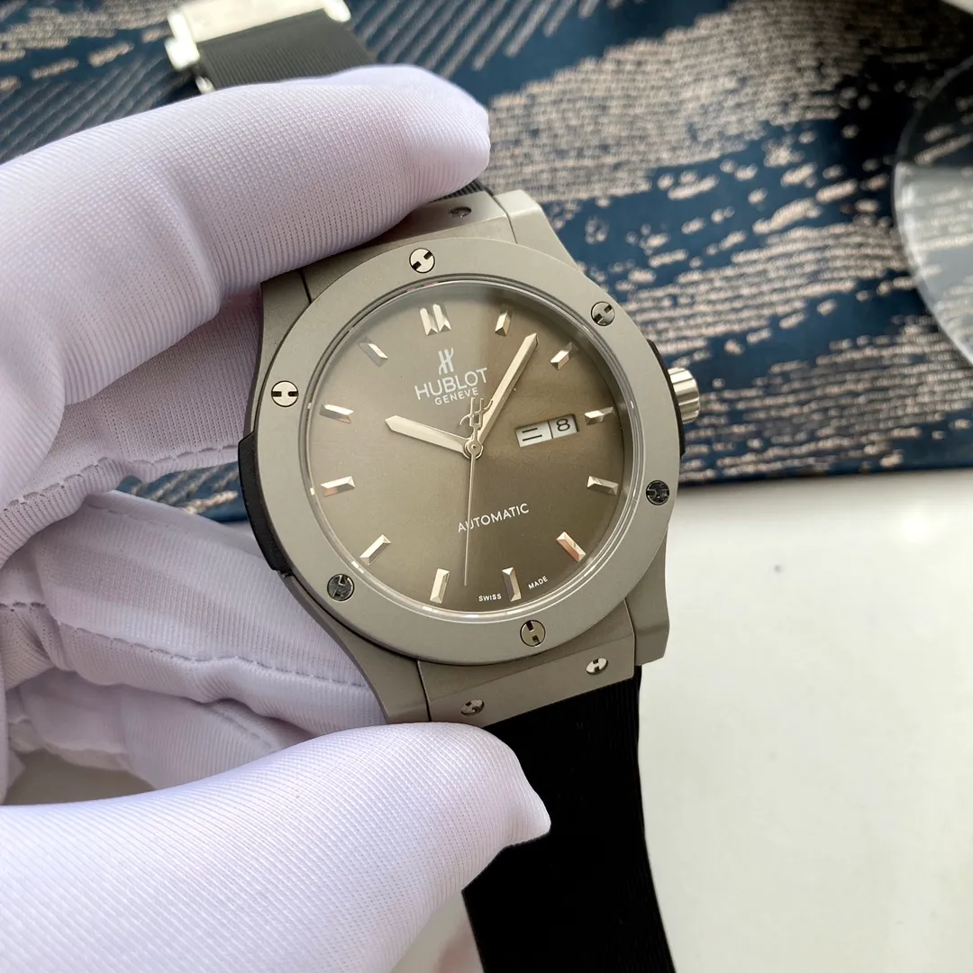 【Foreign trade import】💰1280! Hublot's premium men's watch has a classic three-hand design, noble atmosphere, gentlemanly style, excellent quality, and is a hot seller all over the city. It adopts fully automatic mechanical movement, top-grade 316 stainless steel case, imported calfskin strap, mineral super mirror, size 44*13, welcome to reprint!