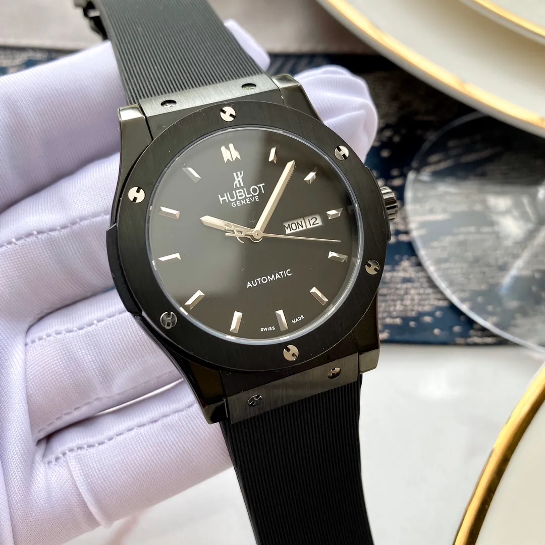 【Foreign trade import】💰1280! Hublot's premium men's watch has a classic three-hand design, noble atmosphere, gentlemanly style, excellent quality, and is a hot seller all over the city. It adopts fully automatic mechanical movement, top-grade 316 stainless steel case, imported calfskin strap, mineral super mirror, size 44*13, welcome to reprint!