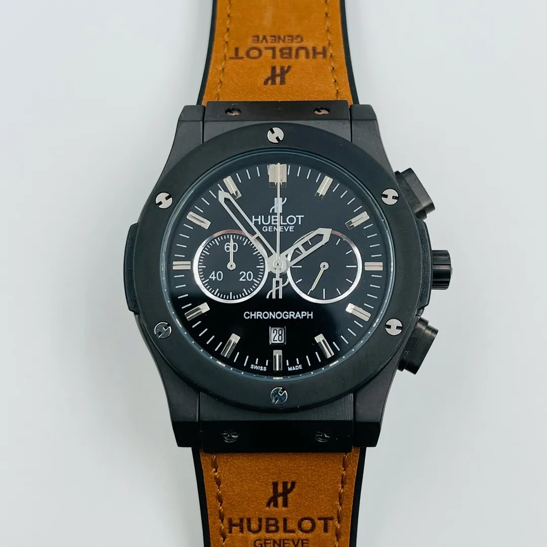 【High-end replica】💰1300! Hublot - HUBLOT Hublot Classic Fusion Series Multifunctional chronograph watch designed for sports. Built-in imported quartz stable movement. Function: Press the button at 2 o'clock to start counting seconds 120 seconds at 18 o'clock. One minute at 2 o'clock. Press and stop to see the timing time at 3 o'clock. The small dial overall 24 hours. The case is made of 316l stainless steel. The size is 41.8 mm in diameter and the thickness is 12 mm. The imported rubber strap and cowhide strap are equipped with original folding snaps. Strengthened and thickened mirror. Noble atmosphere, gentlemanly style, excellent quality