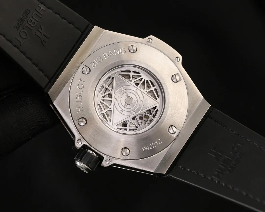 【Foreign trade import】💰3600! Hublot HUBLOT BIG BANG Big Bang Series [Second Generation Tattoo Rebirth Edition] Counter synchronization function, manual disassembly and assembly of straps. Convenient and quick to change straps of different colors. Designed by a London bald master, exclusive top version. Re-engraved 45mm case diameter. The strap has the same design concept as the original (quick replacement function). The buckle is made of fine steel and is exactly the same as the original. Stacked buckle SANG BLEU Tattoo 415.NX.1112.VR.MXM16 Satin brushed and polished polished geometric pattern with three layers of overlapping luminous hands. The three patterns rotate to present different geometric patterns. The entire case is artificially inlaid with diamonds. Original Citizen mechanical movement (very stable and almost zero repairs). The automatic weight also adopts a complicated geometric pattern shape. It looks like a full circle but can be pulled and rotated by gravity⚠️Majestic! Welcome to reprint!