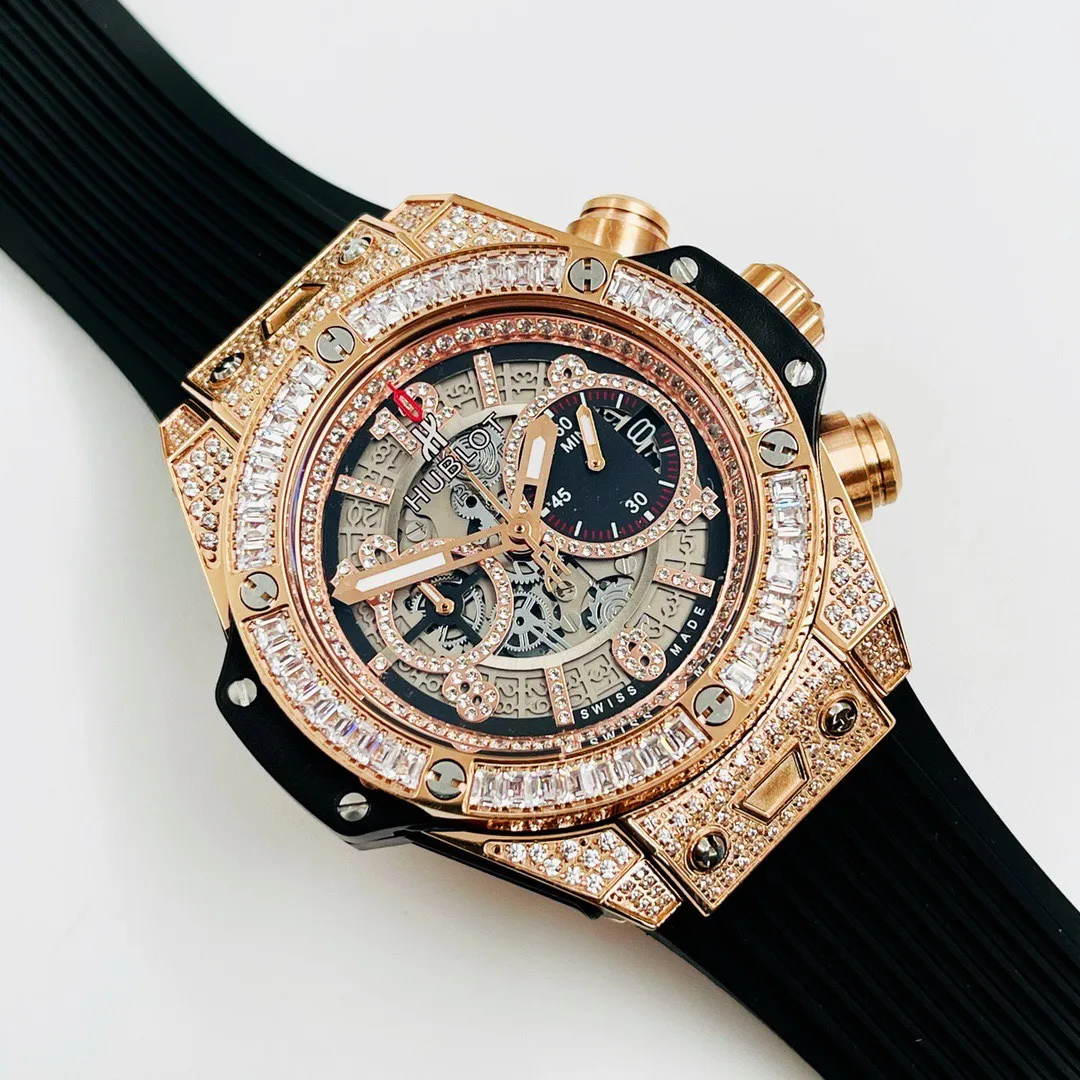 【High-end replica】💰2400! Hublot-HUBLOT BIG BANG series is a multi-functional chronograph watch designed for sports. It has a built-in imported quartz stable movement. It has functions of 2 o'clock when the button is pressed to start counting seconds 120 seconds at 18 o'clock and one minute at 2 o'clock. Press and stop to see the timing at 3 o'clock and overall 24 hours. The case is made of 316l stainless steel. The size is 42 mm in diameter and the thickness is 16 mm. The imported genuine leather strap is equipped with the original folding snap buckle. Strengthened and thickened mirror, noble and gentlemanly style. Excellent quality