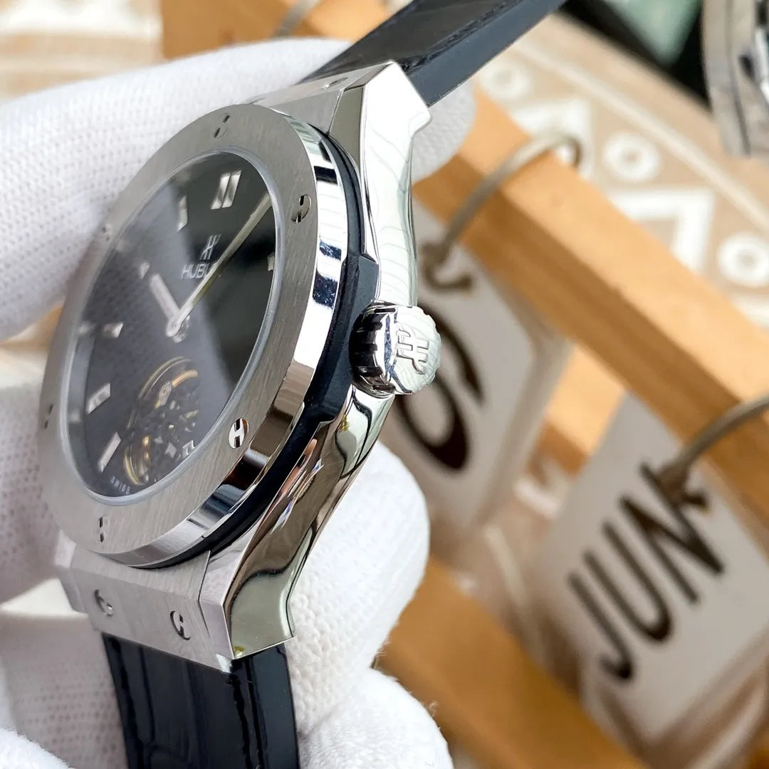 【High-end replica】💰1440! Hublot [Type]: Fine men's watch (exclusive for tough guys) [Strap]: Genuine cowhide strap [Movement]: Fully automatic mechanical movement [Mirror]: Mineral-strengthened glass (higher definition) Elegant taste Vast and majestic Ingenuity Treasures for the wrist Size: Diameter 42mm🔥Top-quality products continue to be produced🔥