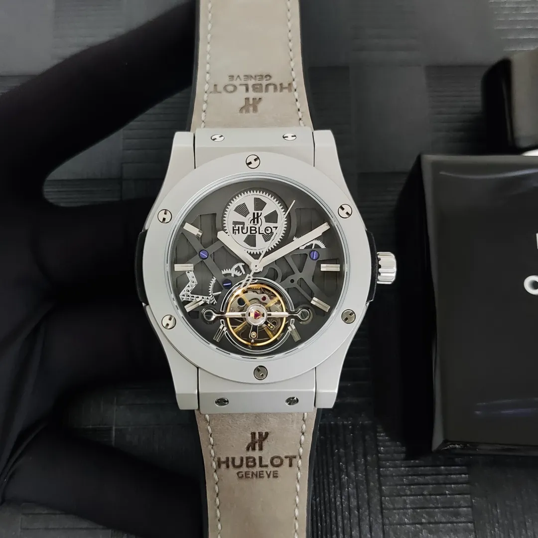 【Foreign Trade Import】💰1720! Hublot's premium men's watch features a classic three-hand flywheel design, exquisite craftsmanship, originality, nobility and gentlemanly style. It adopts fully automatic mechanical movement, top-grade 316L stainless steel case, imported calfskin strap, mineral super mirror, size: 44mm13mm. Welcome to reprint! Produced by XL! ! !