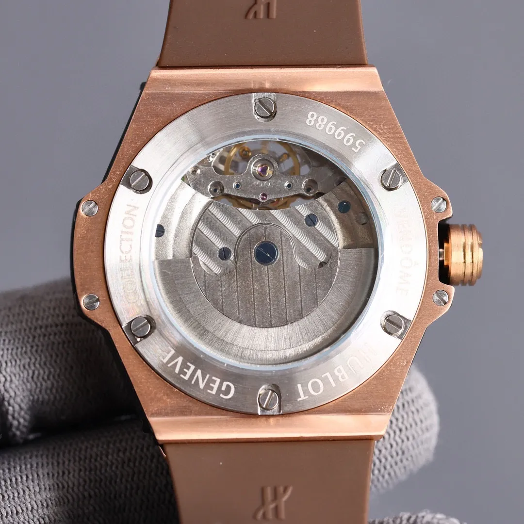 【High-end replica】💰1720! Carbon fiber body Avant-garde personality Ingenious craftsmanship BIG BANG is about being different and kingly style [Latest]: Hublot [Series]: BIG BANG series [Strap]: Malaysian fragrant rubber strap [Movement]: High-end fully automatic imported Citizen mechanical movement [Mirror]: Mineral-strengthened glass (higher definition) Elegant taste Vast and majestic Ingenuity A treasure for the wrist Size: diameter 46mm, thickness 12mm. Hot sale! Welcome to reprint!