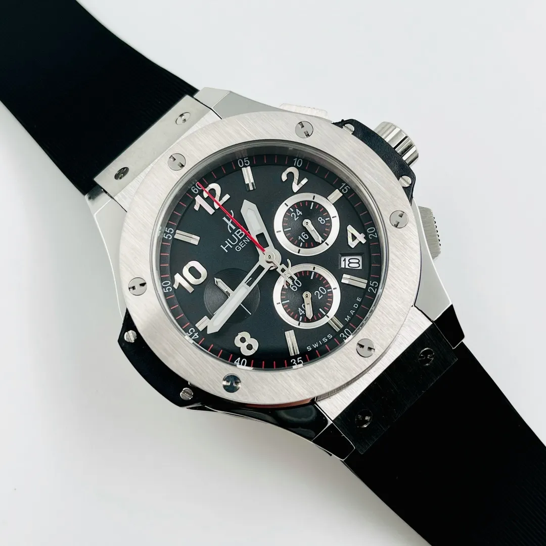 【Foreign trade import】💰1360! Hublot-HUBLOT Hublot BIG BANG series is a multi-functional chronograph watch designed for sports. It has a built-in imported quartz stable movement. It has functions of 2 o'clock when the button is pressed to start counting seconds 120 seconds at 18 o'clock and one minute at 2 o'clock. Press and stop to see the timing time at 3 o'clock. Overall 24 hours. The case is made of 316l stainless steel. The size is 42.5 mm in diameter and the thickness is 14.3 mm. The imported rubber strap is equipped with an original folding snap buckle. Strengthened and thickened mirror, noble atmosphere. Gentleman style and excellent quality