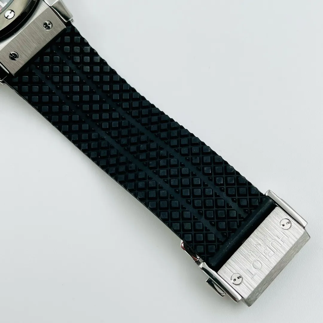 【Foreign trade import】💰1360! Hublot-HUBLOT Hublot BIG BANG series is a multi-functional chronograph watch designed for sports. It has a built-in imported quartz stable movement. It has functions of 2 o'clock when the button is pressed to start counting seconds 120 seconds at 18 o'clock and one minute at 2 o'clock. Press and stop to see the timing time at 3 o'clock. Overall 24 hours. The case is made of 316l stainless steel. The size is 42.5 mm in diameter and the thickness is 14.3 mm. The imported rubber strap is equipped with an original folding snap buckle. Strengthened and thickened mirror, noble atmosphere. Gentleman style and excellent quality