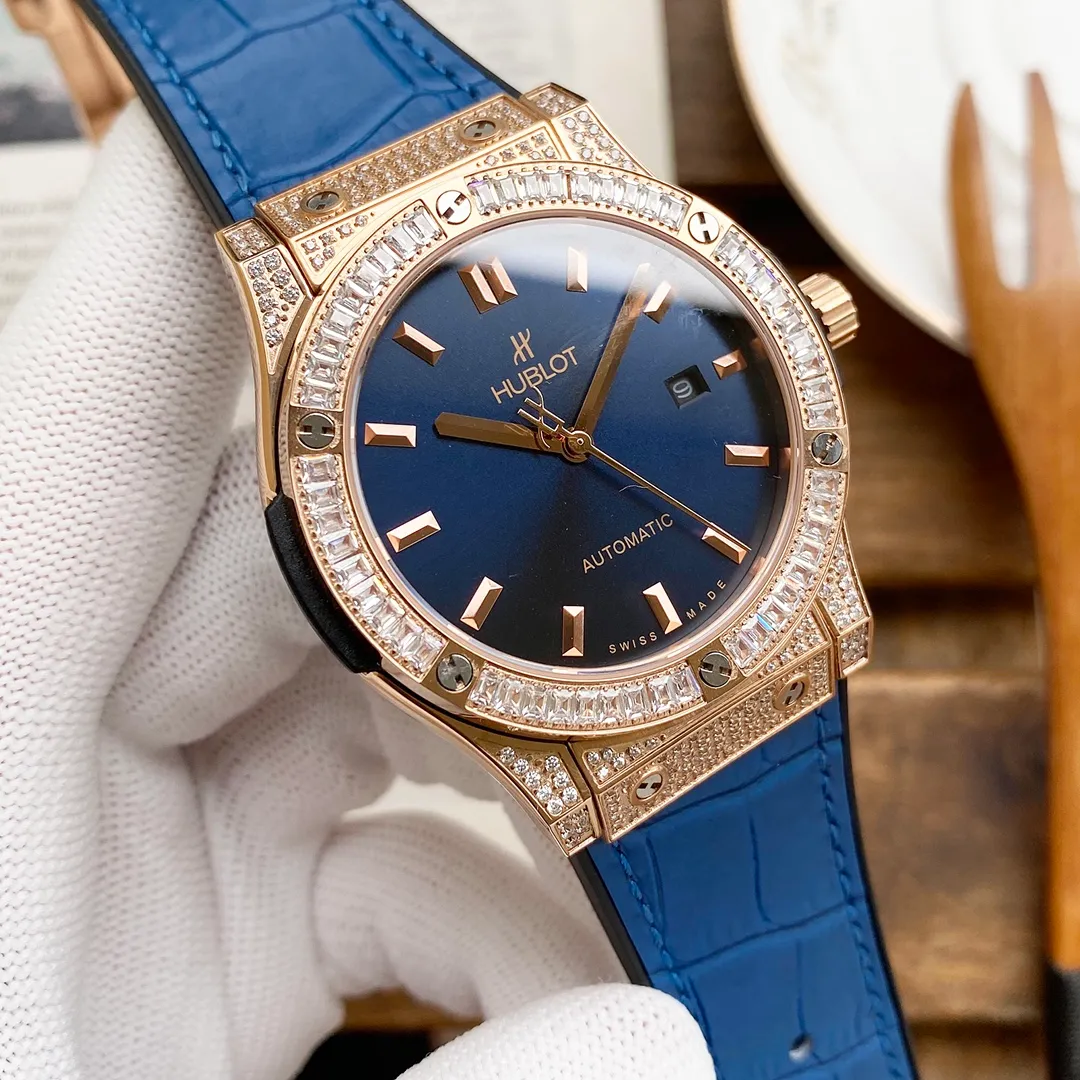 【Foreign trade import】💰2400! Hublot's premium men's watch, classic three-hand design, luxurious and full of diamonds, noble atmosphere, gentlemanly style, excellent quality, hot-selling all over the city. Using imported Citizen mechanical movement (zero repair) upgraded version of the original rotor, top-grade 316 stainless steel case, imported calfskin strap, sapphire mirror not scratched, size 45*13mm