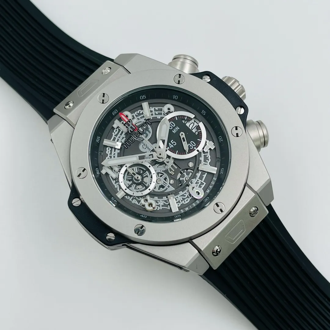 【High-end replica】💰1720! Hublot-HUBLOT Hublot BIG BANG series is a multi-functional chronograph watch designed for sports. It has a built-in imported quartz stable movement. It has functions of 2 o'clock when the button is pressed to start counting seconds 120 seconds at 18 o'clock and one minute at 2 o'clock. Press and stop to see the time at 3 o'clock. The overall 24 hours. The case is made of 316l stainless steel. The size is 42 mm in diameter and the thickness is 15.5 mm. The imported rubber strap is equipped with the original folding snap buckle. Strengthened and thickened mirror, noble and gentlemanly style. Excellent quality