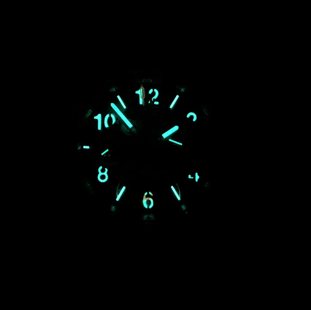 Hublot HUBLOT —A42 Brave and fearless, punching and punching, referred to as "HUB" and "Hengbao", BigBang big bang element material chronograph v2 version ❶The case is made of imported 316 fine steel material, the design is explosive game ❷ Equipped with 7750 modified "HUB1242" automatic movement, timing start and one-button flyback, perfectly restoring the original function, automatic adjustment for secondary weight gain Achieve more stable travel time and ultra-low repair rate Game ❸The watch strap is made of natural oak rubber strap, super waterproof, soft and comfortable ❹The watch mirror is made of natural sapphire glass, wear-resistant and scratch-resistant, transparent and zero defects. As a young brand, Hublot reaffirms youthful vitality with high-end manufacturing with its flamboyant personality and unique design. We will feel the freedom of youth with everyone! ! !