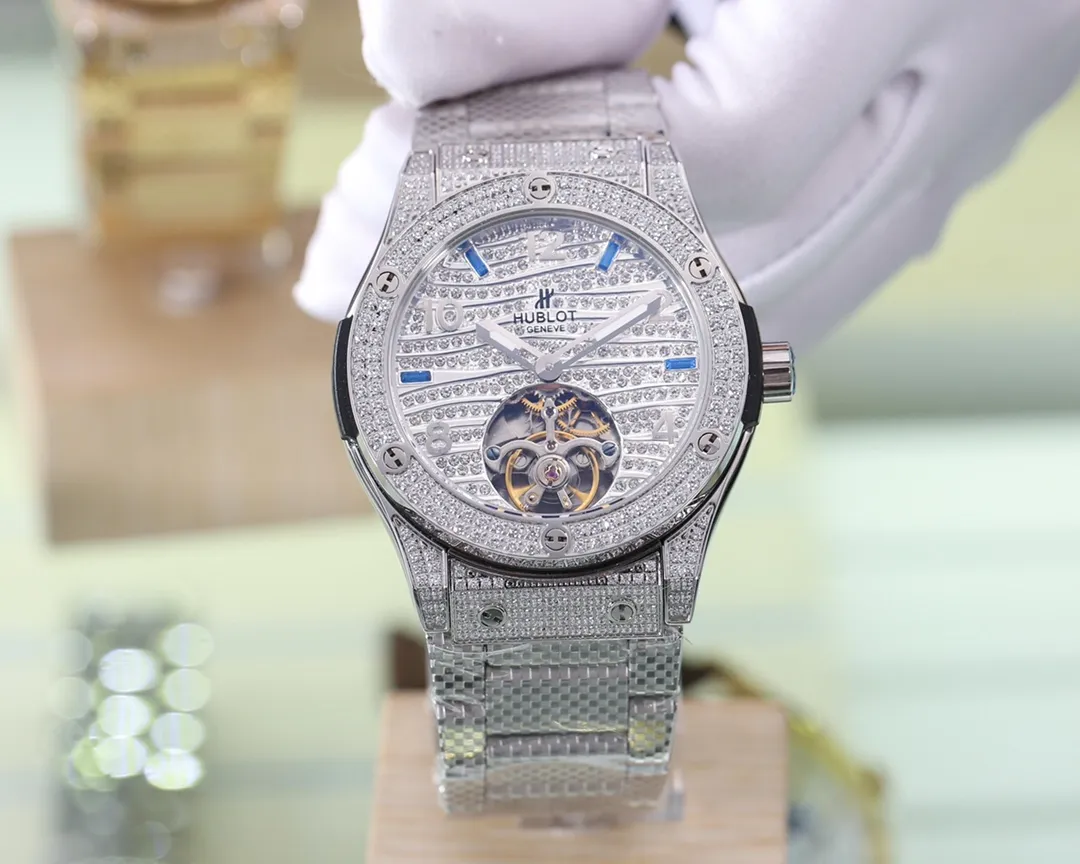 【Foreign trade import】💰3200! Hublot - Hublot HUBLOT (luxury design) is grand and extraordinary💪💪 Type: fine men's watch (top quality) Strap: imported rubber strap (comfortable and durable) Movement: equipped with top mechanical movement (stable travel time) Material: mineral super strong mirror (wear-resistant performance) Exquisite quality Domineering style Noble and generous Grand style Wisdom and exclusivity Size: 43mm in diameter and 12mm in thickness High-definition real shot! Welcome to reprint!