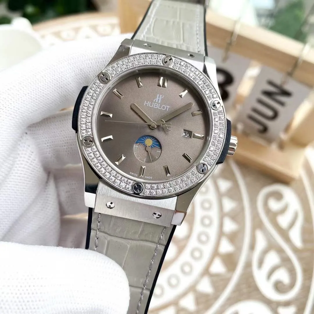 【High-end replica】💰1920! Hublot-Hublot ‼ ️Exquisite men's watch, classic three-hand with moon phase design, exquisite craftsmanship, originality, noble atmosphere, gentleman style. Using fully automatic Swiss 2836 mechanical movement, top-grade 316 fine steel case, imported calfskin strap, mineral super mirror, size 44*13, top-quality products continue to be produced