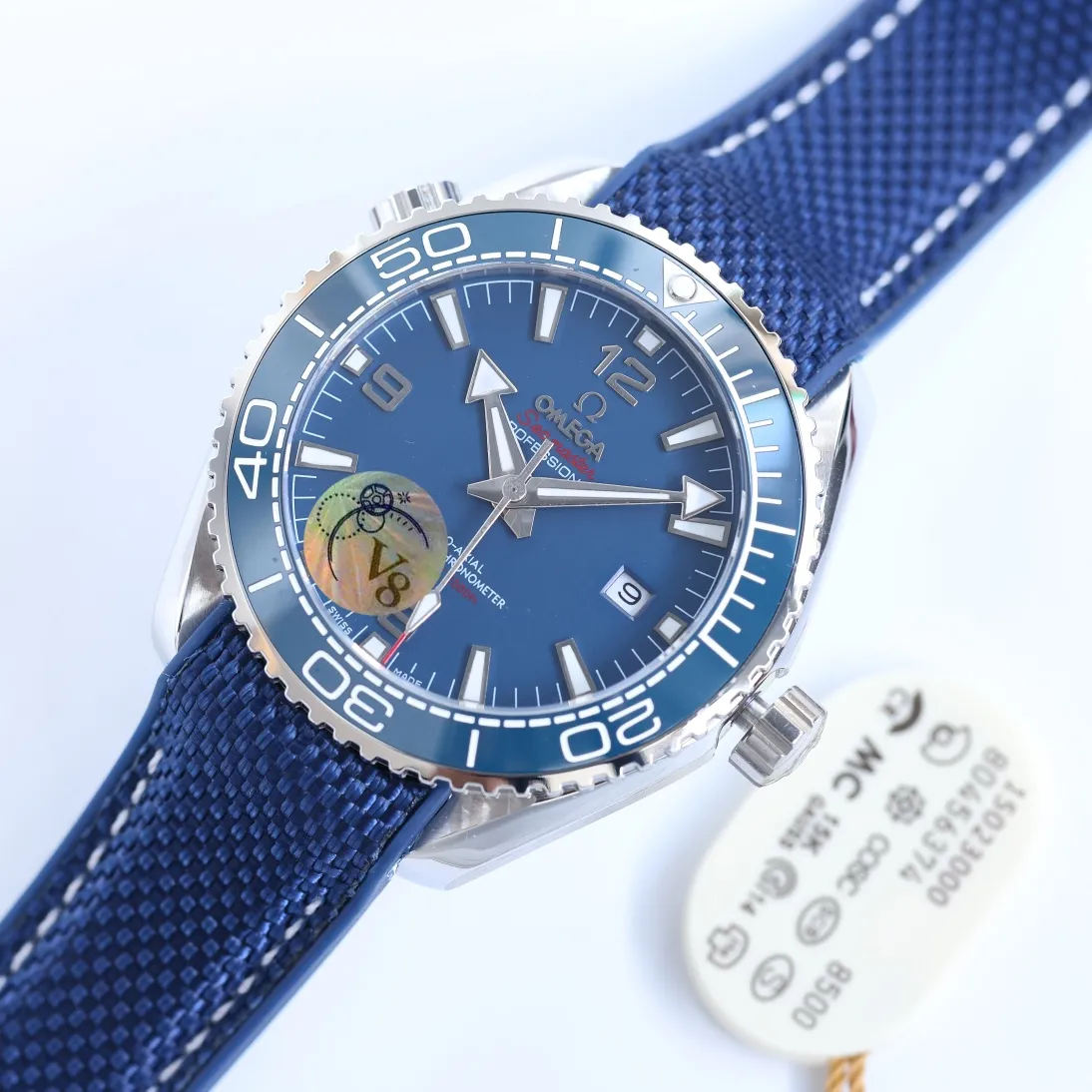 The entire range of Omega Seamaster watches has once again reached its peak! In 2020, the official highly recommended Seamaster series 600-meter diving watch has exclusive quality on the entire network [Movement] Equipped with 💯 brand new Japanese original Citizen 8215 automatic mechanical movement, original see-through design, corrected movement 8500 restoration all-in-one machine, 0 repairs, accurate running time, strong practicality, 100% waterproof [Glass] Double-bright sapphire shock-proof and scratch-proof glass Equipped with arched wear-resistant and scratch-resistant glass, it is three-level waterproof and can swim with confidence🏊, watch diameter 39.5/11mm [Case] Made of 316L fine steel case, equipped with the only original ceramic one-way rotating chronograph ring in its class [Belt] The buckle is polished by 316L fine steel, imported Italian cowhide and imported frog glue to show the perfect quality, equipped with the only original Omega stretch clasp in its class, which can be fine-adjusted. The exclusive quality code is 80456374 🔥Top quality products with constant quality🔥