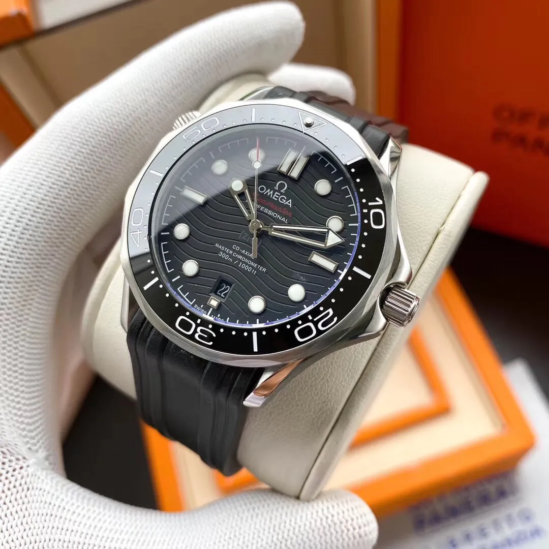 【High-end replica】💰1160! Omega (distinguished quality, return of exquisite products) [Best-selling return] Type: Fine men's watch (top-level) [Seamaster series] Strap: Imported rubber strap (comfortable) [Synchronized original details] Movement: Top-level mechanical movement (stable) [Upgraded 8500 machine] Material: Mineral super mirror (wear-resistant) Relief essence Vast atmosphere Ingenuity A treasure for the wrist Size: diameter 41mm, thickness 13mm. Hot sale! Welcome to reprint!