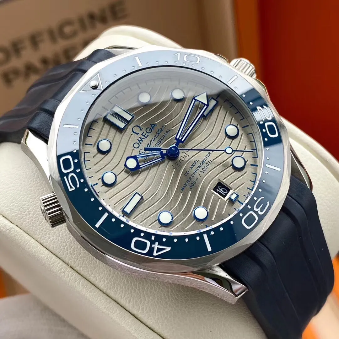 【High-end replica】💰1160! Omega (distinguished quality, return of exquisite products) [Best-selling return] Type: Fine men's watch (top-level) [Seamaster series] Strap: Imported rubber strap (comfortable) [Synchronized original details] Movement: Top-level mechanical movement (stable) [Upgraded 8500 machine] Material: Mineral super mirror (wear-resistant) Relief essence Vast atmosphere Ingenuity A treasure for the wrist Size: diameter 41mm, thickness 13mm. Hot sale! Welcome to reprint!
