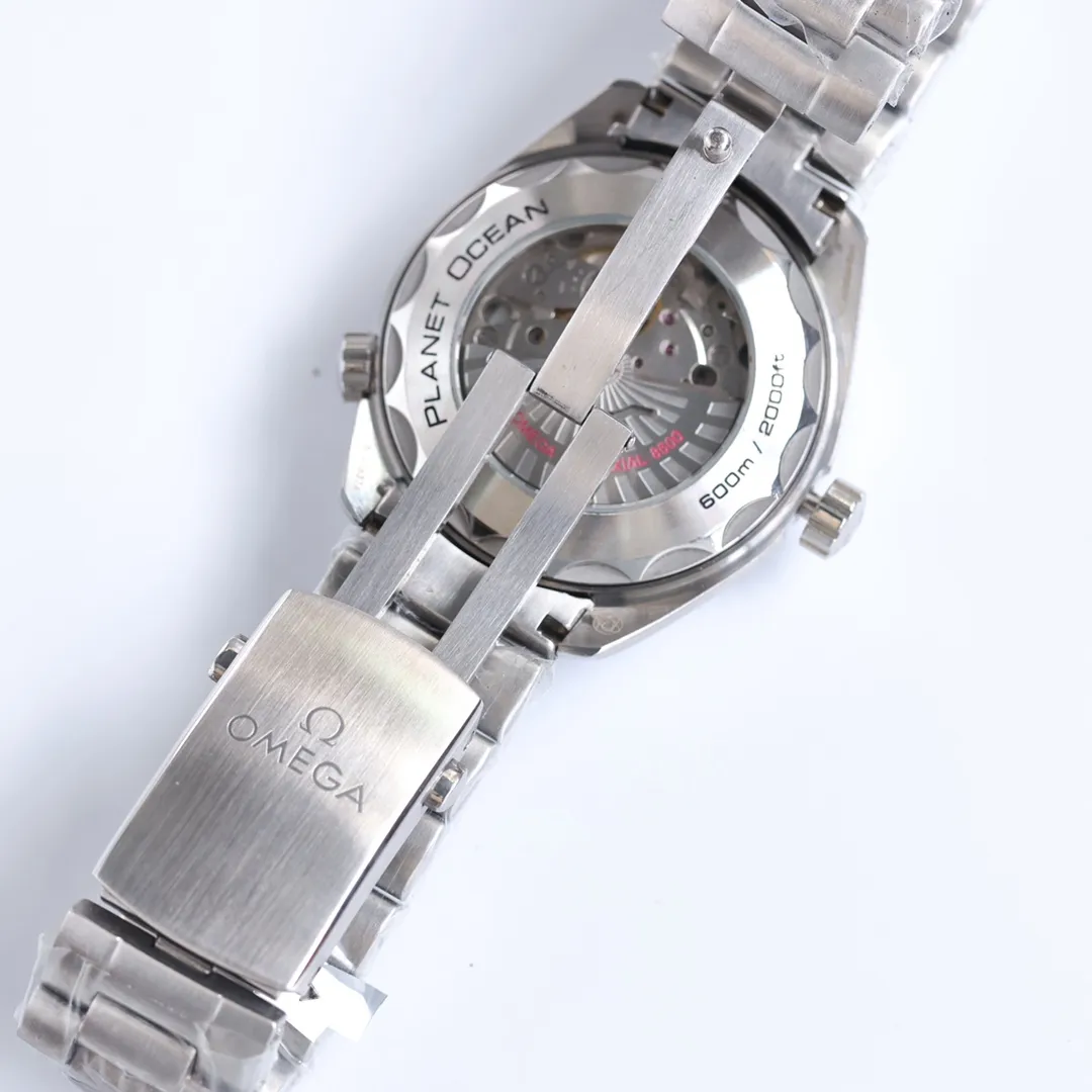 【High-end replica】💰1160! 【Top replica】💰1920! The entire range of Omega Seamaster watches has once again reached its peak! In 2020, the official highly recommended Seamaster series 600-meter diving watch has exclusive quality on the entire network [Movement] Equipped with 💯 brand new Japanese original Citizen 8215 automatic mechanical movement, original see-through design, corrected movement 8500 restoration all-in-one machine, 0️⃣repair, accurate running time, strong practicality, 100% waterproof [Glass] Double-bright Sapphire shock-proof and scratch-proof glass Equipped with arched wear-resistant and scratch-resistant glass, it is three-level waterproof and can swim with confidence🏊, watch diameter 39.5/11mm [Case] Made of 316L stainless steel case, equipped with the only original ceramic one-way rotating chronograph ring in its class [Belt] The buckle is polished from 316L fine steel, imported Italian cowhide and imported frog glue to show the endless quality. It is equipped with the only original Omega stretch buckle in its class, which can be finely adjusted. It is the best value in its class. Please certify the exclusive KKS details. The KKS exclusive quality code is 80456374. Welcome to compare the quality.