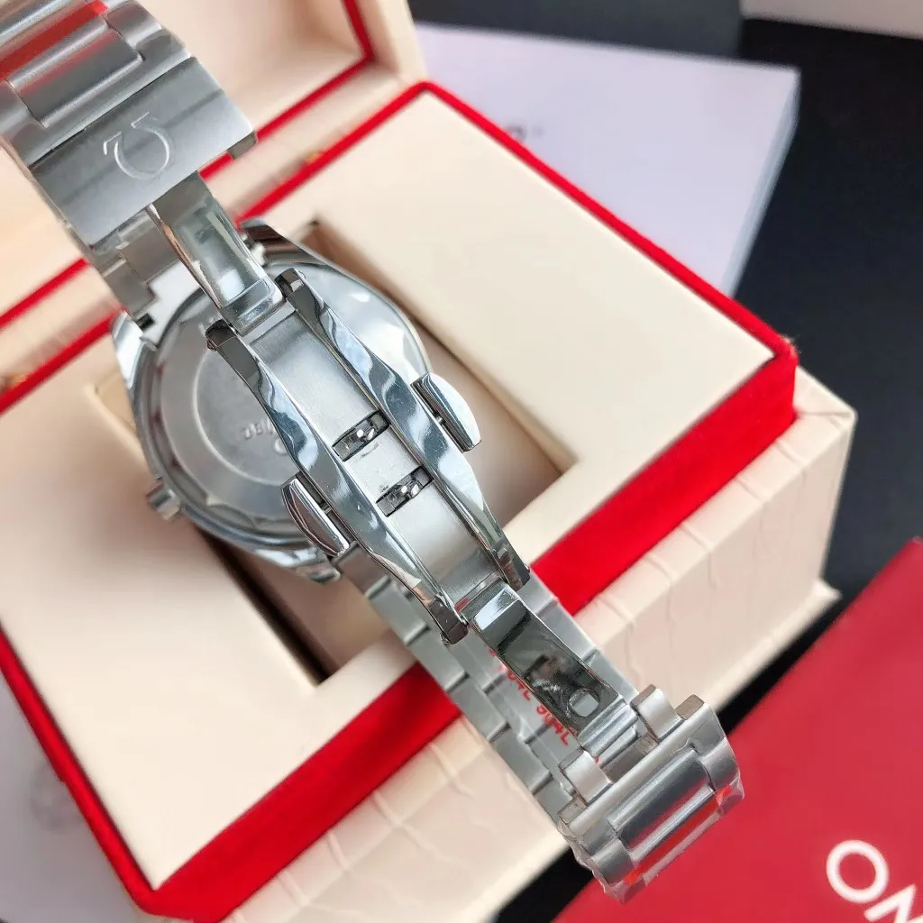 【Customized all-in-one machine】💰1720! Omega Seamaster 150-meter watch [Ocean charm, classic hot model] The classic and timeless design is very characteristic of the Omega brand [Movement] Equipped with the imported brand new Citizen 9015 all-in-one automatic mechanical movement, accurate and durable, highly recognized by watch friends [Case] 316L stainless steel case, modified and beautiful body, original consistent 41.5mm diameter, curved dial, depth waterproof to 200 meters [Bracelet] imported fine steel strap Equipped with the original folding clasp of the same material, the details are synchronized with the original product ⚠️Please look for the exclusive quality produced by GD