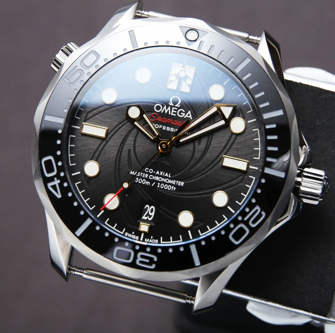 【Top Replica】💰3700! 2022 new product, Omega Seamaster 300m series, currently the latest on the market, based on the TW factory, the bezel and other details have been further revised to create the ultimate version, size 41x14.5mm, 8500 black balance automatic mechanical movement, 316 stainless steel case bracelet, ceramic bezel, sapphire mirror, super sapphire blue luminous ding, folding buckle, waterproof 200 meters⚠️Please look for exclusive quality (focus on original new machines) Focus is an attitude, produced by JH!