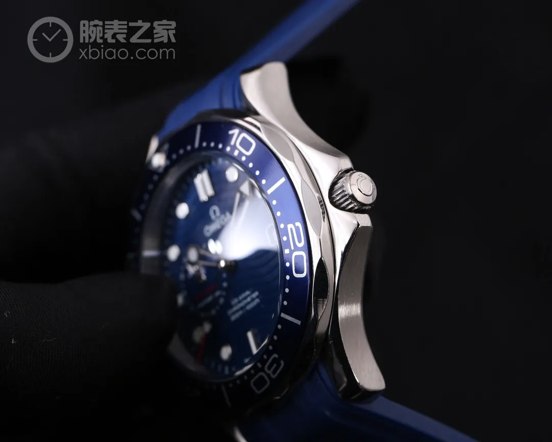 【Foreign trade import】💰2400! OMEGA’s latest launch is the Seamaster, super luminous, and 9-digit true moon phase. It adopts an imported fully automatic mechanical movement to achieve zero repairs, can store power for over 48 hours, and is waterproof to a depth of up to 50 meters. [Case]: 316 fine steel (high-quality workmanship) [Watchband]: Imported tape/top-grade 316 fine steel [Movement]: Imported 8217 fully automatic mechanical movement (stable running time) [Glass]: Advanced strengthened coated mirror [Size]: Diameter 41mm, thickness 13mm! Welcome to reprint!