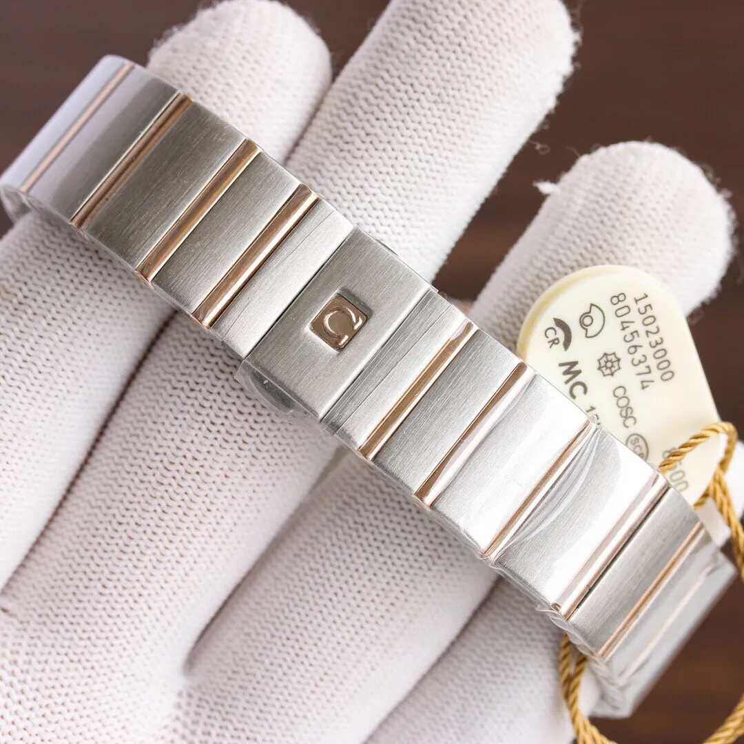 [Customized all-in-one machine] 💰1920 each! Omega's new upgraded version will arrive in 2022. The revised quality is exclusively customized. The 8500 movement is specially designed. The real-shot classic style is eternal. Omega Omega couple watch, double eagle constellation series. The men's model is equipped with imported 8215 movement machinery (zero repair). The female model is equipped with imported Seiko NH05 movement machinery (zero repair)...Swiss quality 100% super waterproof luminous sapphire glass back design, size male 38mmx10.5, Female 27mmx10.5, three-level waterproof, you can swim with confidence 🏊 The appearance is the same as the inside, unique! Create market-friendly prices! Welcome to forward and order! Please certify the exclusive KKS details. The KKS exclusive quality code is 80456374. Welcome to compare the quality.