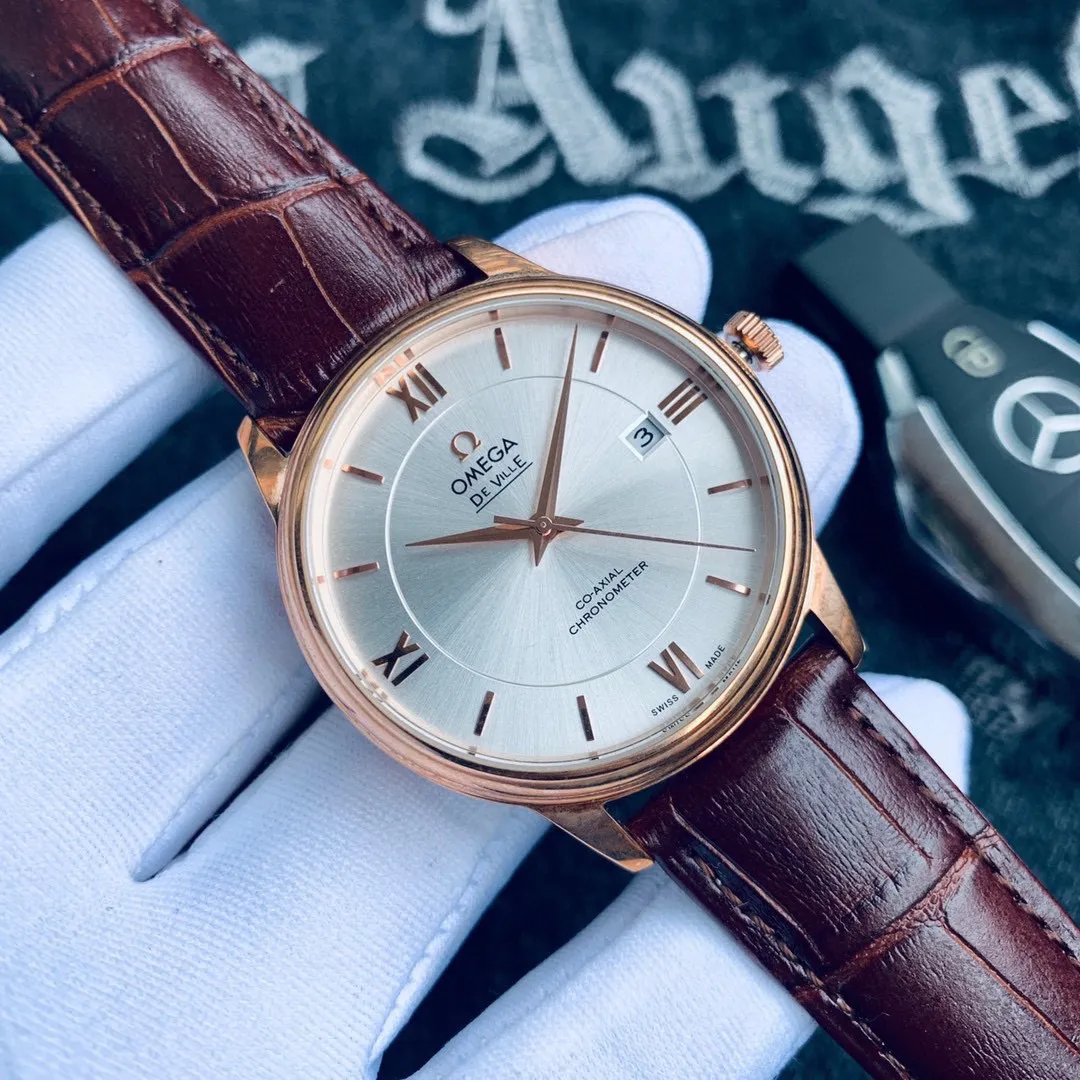 【High-end replica】💰960! Omega🥤🥤 🏍️Series: Classic Butterfly Series 🏍️Introduction: Official synchronization, simple and elegant, business style charm 🏍️Style: classic men's style, fashionable and versatile, three-dimensional logo 🏍️Material: top imported 316 stainless steel material 🏍️Literal: all literal scales and hands inherit the original craftsmanship 🏍️Mirror: sapphire mirror 🏍️Movement: Fully automatic imported Citizen 8215 mechanical movement (transparent/dense bottom) 🏍️Original size: diameter 39.5mm, thickness 10mm
