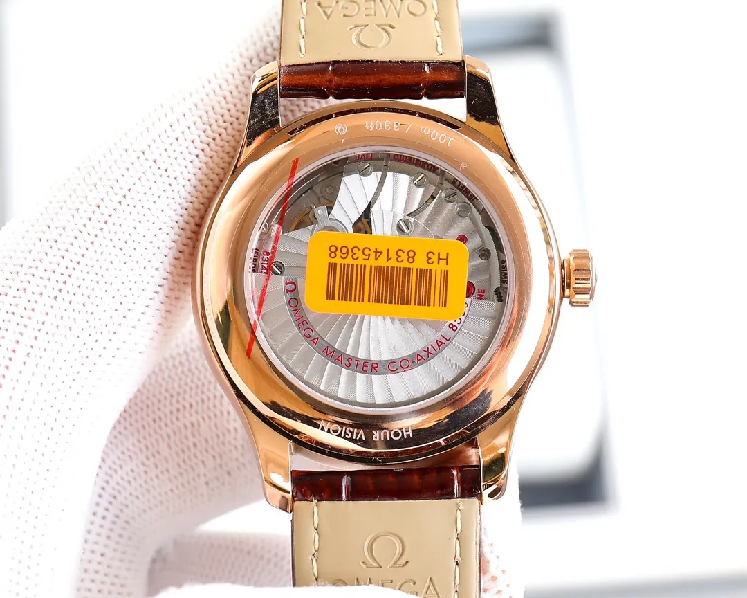 【High-end replica】💰1240! 【Customized all-in-one machine】💰1760! Omega De Ville series men's mechanical watch, a new upgraded version will arrive in 2023. The modified quality is exclusively customized with a special design of the 8500 movement splint. [Movement] Re-engraved and restored 8500 coaxial movement, with a see-through bottom showing the movement at a glance, perfectly presented. [Case] 316L stainless steel case, made with exclusive CNC technology, with arched wear-resistant super strong glass, clear text lines and well-proportioned checkering. Three degrees waterproof, watch diameter 41/11mm [Watch chain] Italian imported cowhide leather strap with original folding clasp or 316 stainless steel original clasp optional. The exclusive quality code is 83145368.