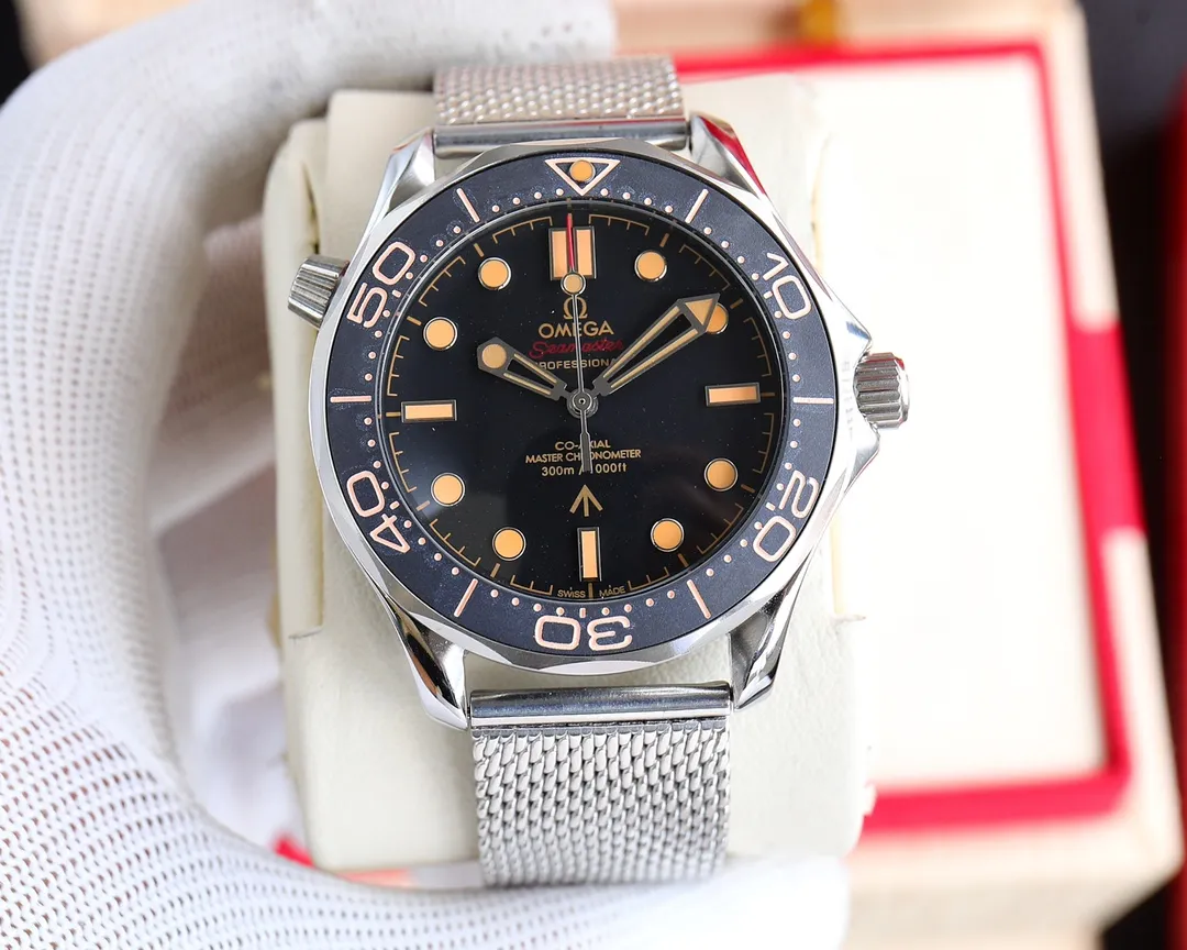 Brand: Omega top replica Seamaster 300 meters Type: Men's watch [strong] Case: Top 316 stainless steel (high quality workmanship) Strap: Top 316 stainless steel Movement: Brand new original Citizen 8215 movement (stable travel time and zero repair) Glass: Advanced strengthened coated mirror Size: Diameter 41mm