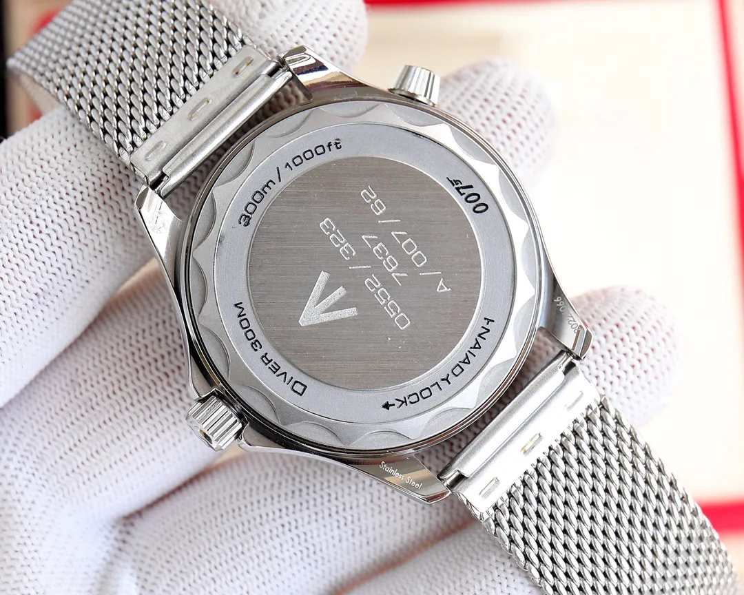 Brand: Omega top replica Seamaster 300 meters Type: Men's watch [strong] Case: Top 316 stainless steel (high quality workmanship) Strap: Top 316 stainless steel Movement: Brand new original Citizen 8215 movement (stable travel time and zero repair) Glass: Advanced strengthened coated mirror Size: Diameter 41mm