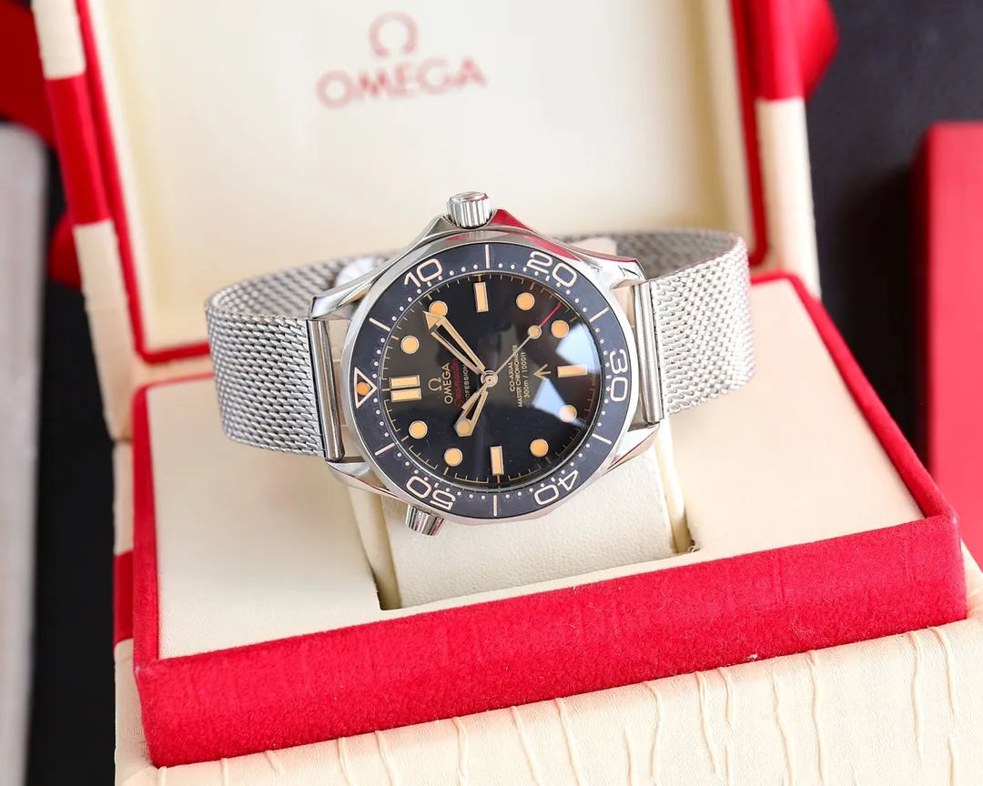 Brand: Omega top replica Seamaster 300 meters Type: Men's watch [strong] Case: Top 316 stainless steel (high quality workmanship) Strap: Top 316 stainless steel Movement: Brand new original Citizen 8215 movement (stable travel time and zero repair) Glass: Advanced strengthened coated mirror Size: Diameter 41mm