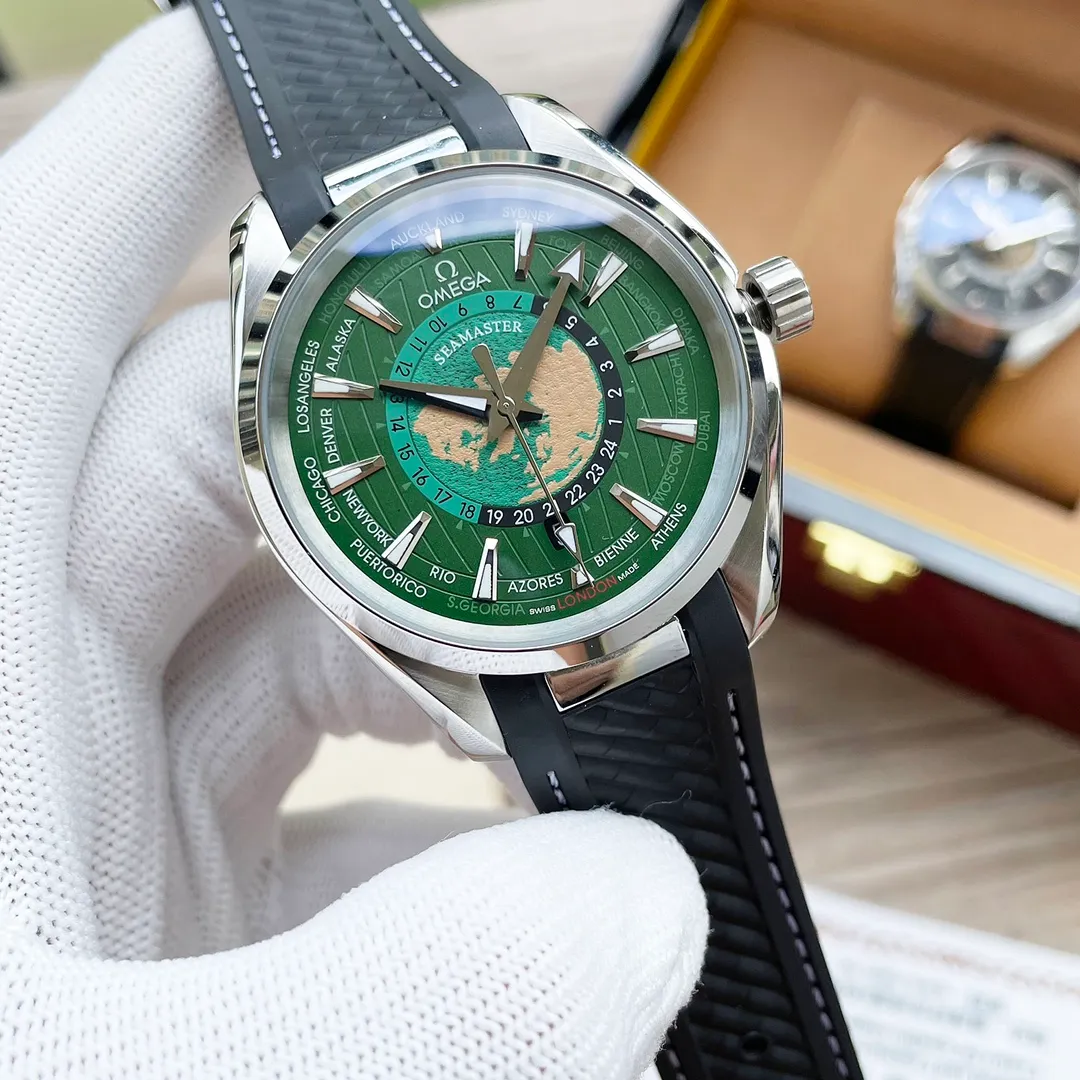 【High-end replica】💰1240! Customized all-in-one machine 💰1720! The Omega Seamaster World Ocean Series Aqua Terra 150 Meter Series world time watch became popular all over the world as soon as it came out. Today, exquisite watchmaking craftsmanship and attention to detail are inherited in newly launched watches, and more eye-catching craftsmanship and design elements are incorporated. The dial adopts Aqua Terra’s classic vertical teak texture, surrounded by different cities around the world. The 43mm case is equipped with an imported fully automatic mechanical movement. There is a new inner dial in the center of the dial. The grade 5 titanium plate shows an image of the earth overlooking the North Pole. The blue ocean is engraved with laser ablation technology, and the outline of the land is outlined in relief.
