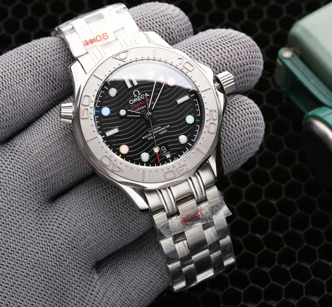 【High-end replica】💰1720! OMEGA launches Seamaster Diver 300M Beijing 2022 Special Edition 2022 Beijing Winter Olympics Special Edition watch⌚️ The five colors of the Olympic five-ring logo are cleverly integrated into the time scale - 2 o'clock is red, 4 o'clock is green, 8 o'clock is yellow, 10 o'clock is blue, and 12 o'clock is black, representing the Olympic spirit of unity, friendship and fairness respectively. The hands and hour markers are coated with fluorescent coating to improve readability in dark environments. The 6 o'clock calendar window has a blue chassis and is synchronized with the original. Pay attention to details.