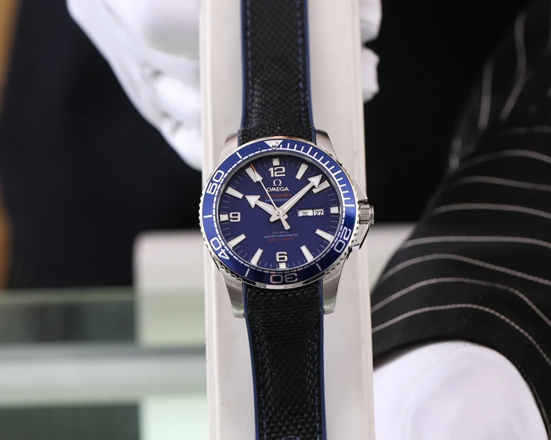 【Foreign trade import】💰1160! Omega (excellent quality and exquisite work) is the most simple and chic - the most attractive watch [Type]: Exquisite men's watch (more excellent) Best design - [Strap]: Imported rubber/316L stainless steel strap (more comfortable and durable) 👍👍 [Movement]: Top mechanical movement (stable) [Material]: Mineral super strong mirror (more wear-resistant) Real man's wise style, strong three-dimensional sense, special design, return with honor Size: diameter 41mm, thickness 12mm Smart launch! Welcome to reprint! 🔺🔺🔺 [Exclusive product • Superb quality] 🔺🔺🔺 🔺🔺🔺 [More products • Stay tuned] 🔺🔺🔺