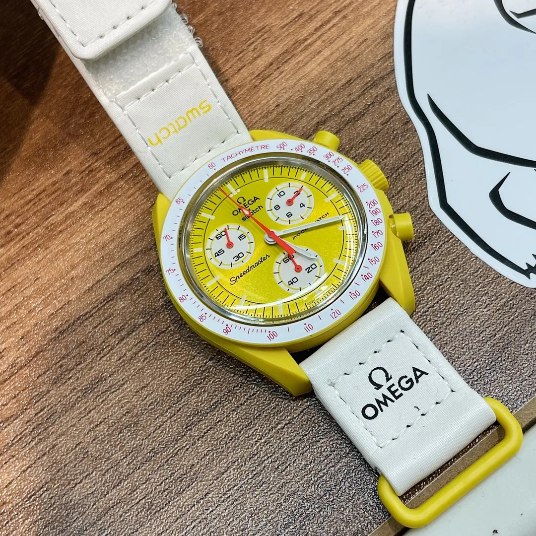 [Original order quality] 💰700! 【Purchasing quality】💰1160! Omega co-branded Swatch, the top version on the market, made of real bioceramic material! Distinguish low-end products in the market! OMEGAxSWATCH Omega x Swatch joint model BIOCERAMIC MOONSWATCH joint watch, this series of watches has a total of 11 models, all named after planetary bodies. They are: Mission to the Sun (gold) Mission to Mercury (dark gray) Mission to Venus (pink) Mission to Earth (blue) Mission to the Moon (black) Mission to Mars (white) Mission to Jupiter (bronze) Mission to Saturn (beige) Mission to Uranus (light blue) Mission to Neptune (dark blue) Mission to Pluto (grey) Each one represents the characteristics of a different planet and uses its elements to decorate the dial, making people want to collect the entire series at once.  Swiss quartz machine, size 42mm. The Velcro strap is waterproof and easy to wear. It is worth buying. It can be collected and given as a gift. It has 11 colors and represents the 11 planets in the universe. The colors are bright and this summer accessory is a must-have!