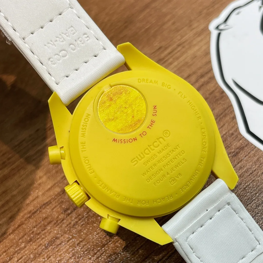 [Original order quality] 💰700! 【Purchasing quality】💰1160! Omega co-branded Swatch, the top version on the market, made of real bioceramic material! Distinguish low-end products in the market! OMEGAxSWATCH Omega x Swatch joint model BIOCERAMIC MOONSWATCH joint watch, this series of watches has a total of 11 models, all named after planetary bodies. They are: Mission to the Sun (gold) Mission to Mercury (dark gray) Mission to Venus (pink) Mission to Earth (blue) Mission to the Moon (black) Mission to Mars (white) Mission to Jupiter (bronze) Mission to Saturn (beige) Mission to Uranus (light blue) Mission to Neptune (dark blue) Mission to Pluto (grey) Each one represents the characteristics of a different planet and uses its elements to decorate the dial, making people want to collect the entire series at once.  Swiss quartz machine, size 42mm. The Velcro strap is waterproof and easy to wear. It is worth buying. It can be collected and given as a gift. It has 11 colors and represents the 11 planets in the universe. The colors are bright and this summer accessory is a must-have!