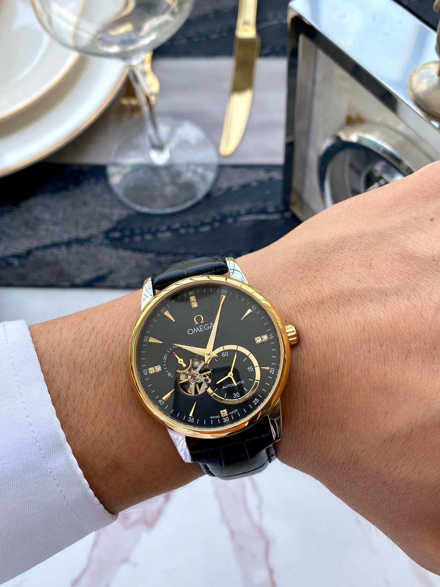 【Foreign trade import】💰1320! Omega (extremely noble and wise work) has many products - hot products are coming🔥🔥The latest model💪 [Type]: Exquisite men's watch (more excellent) Best design [Strap]: Genuine cowhide/316L stainless steel strap (more comfortable) Real men wear [Movement]: Top mechanical movement (zero repair) [Material]: Mineral super strong mirror (more wear-resistant) Smart style and strong three-dimensional sense Special design returns with great reputation. Size: diameter 40mm, thickness 12mm. Smart launch! Welcome to reprint!